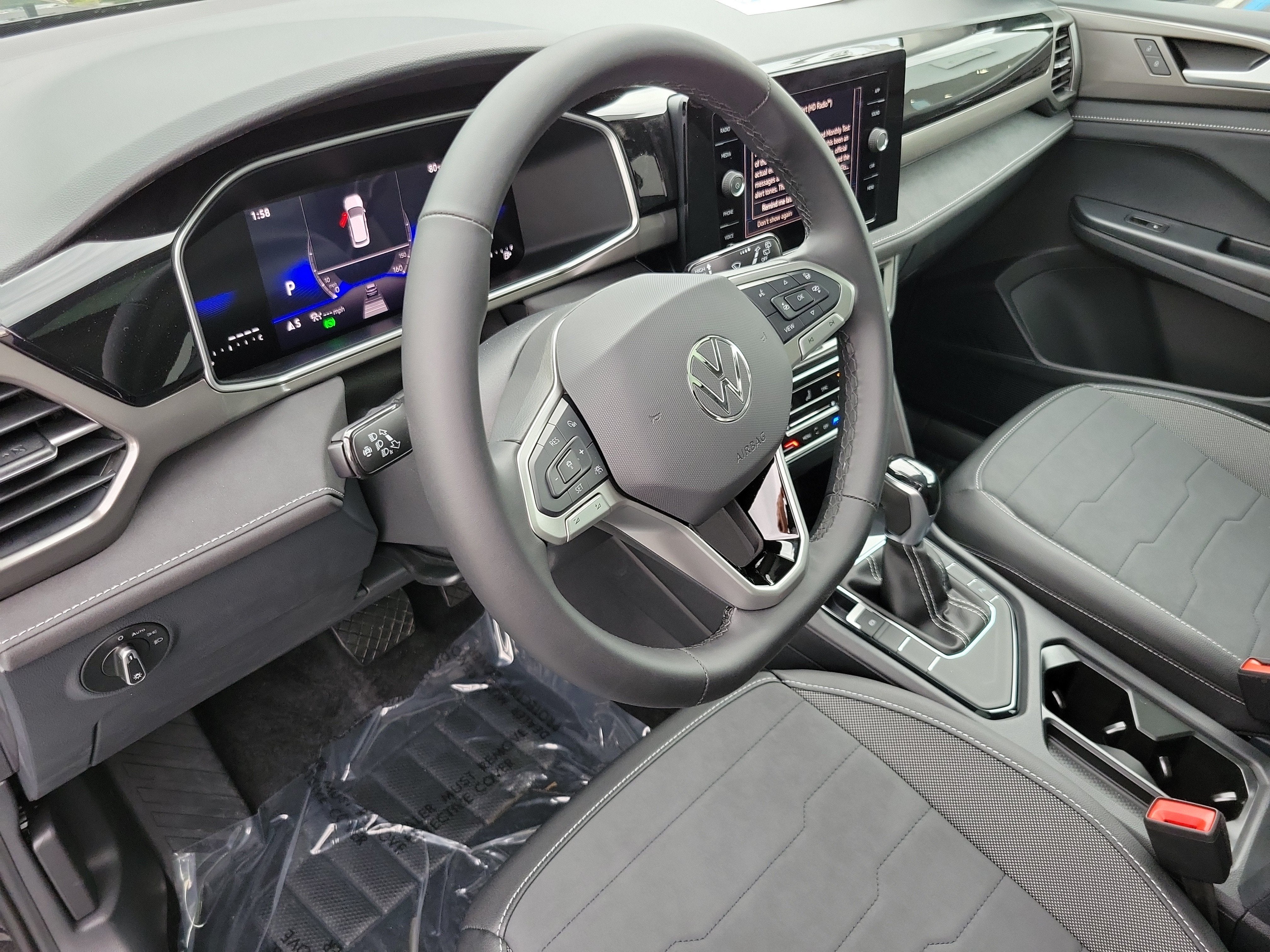 2026 Volkswagen Taos SE Black