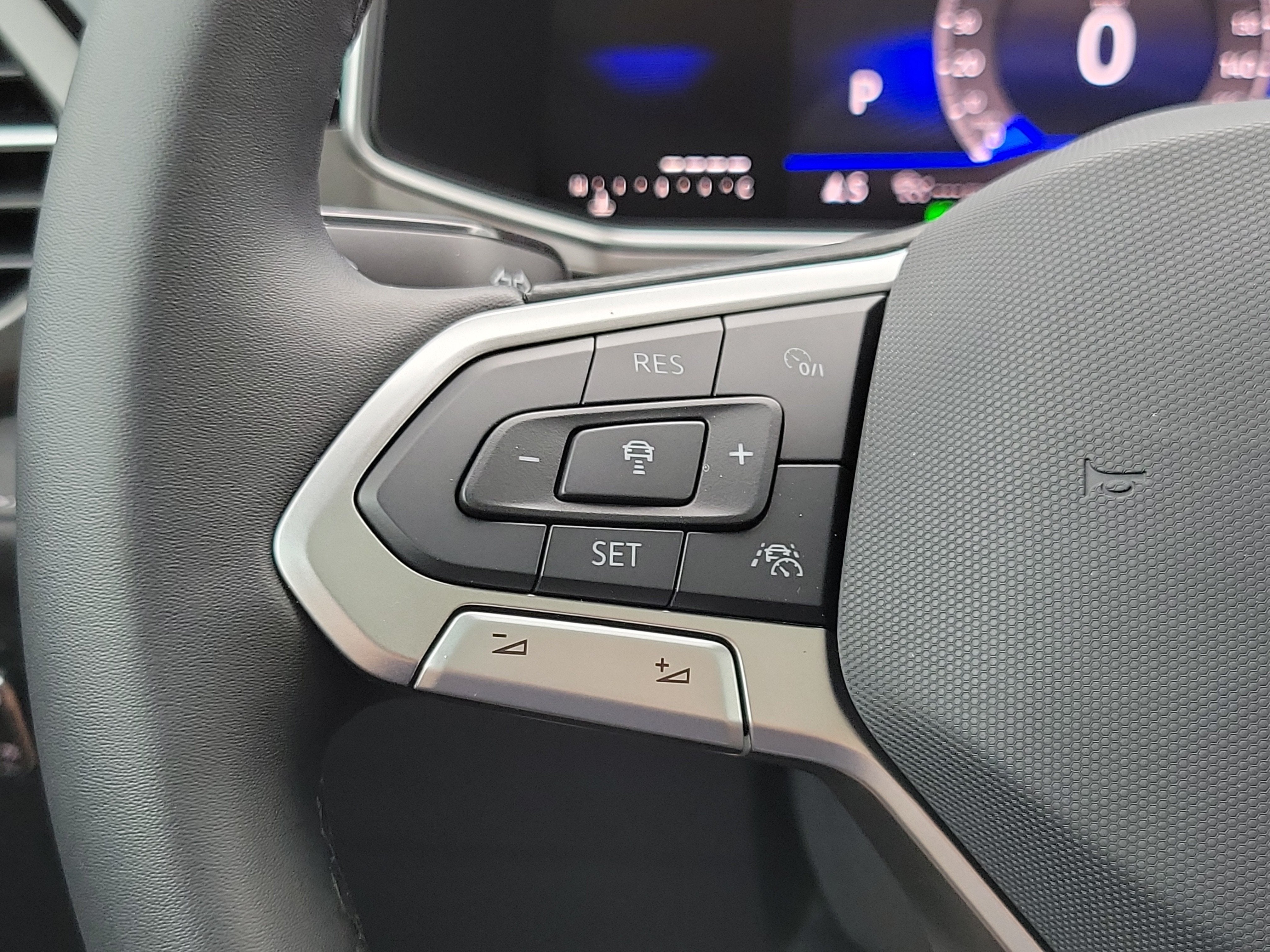 2026 Volkswagen Taos SE Black