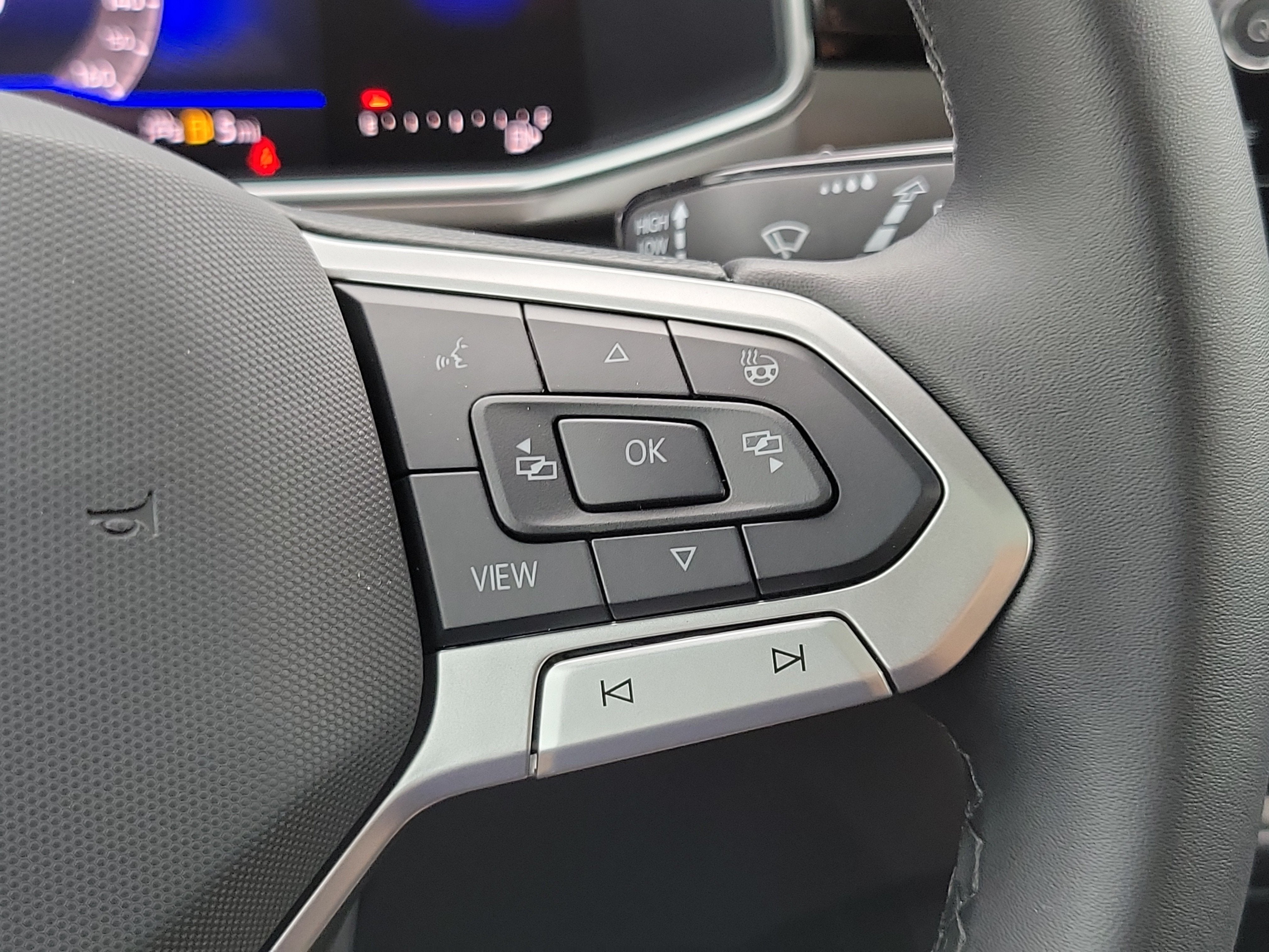2026 Volkswagen Taos SE Black