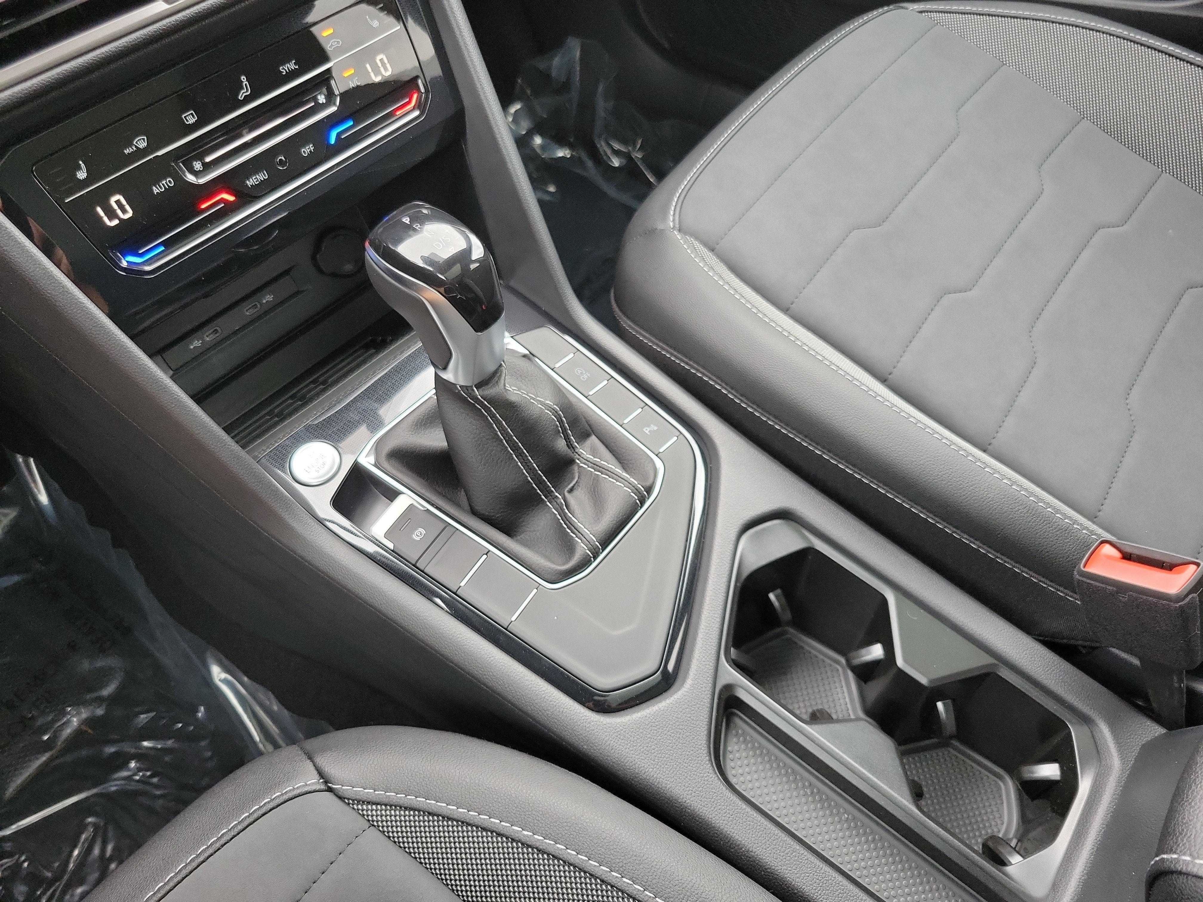 2026 Volkswagen Taos SE Black