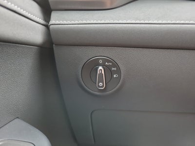 2026 Volkswagen Taos SE Black