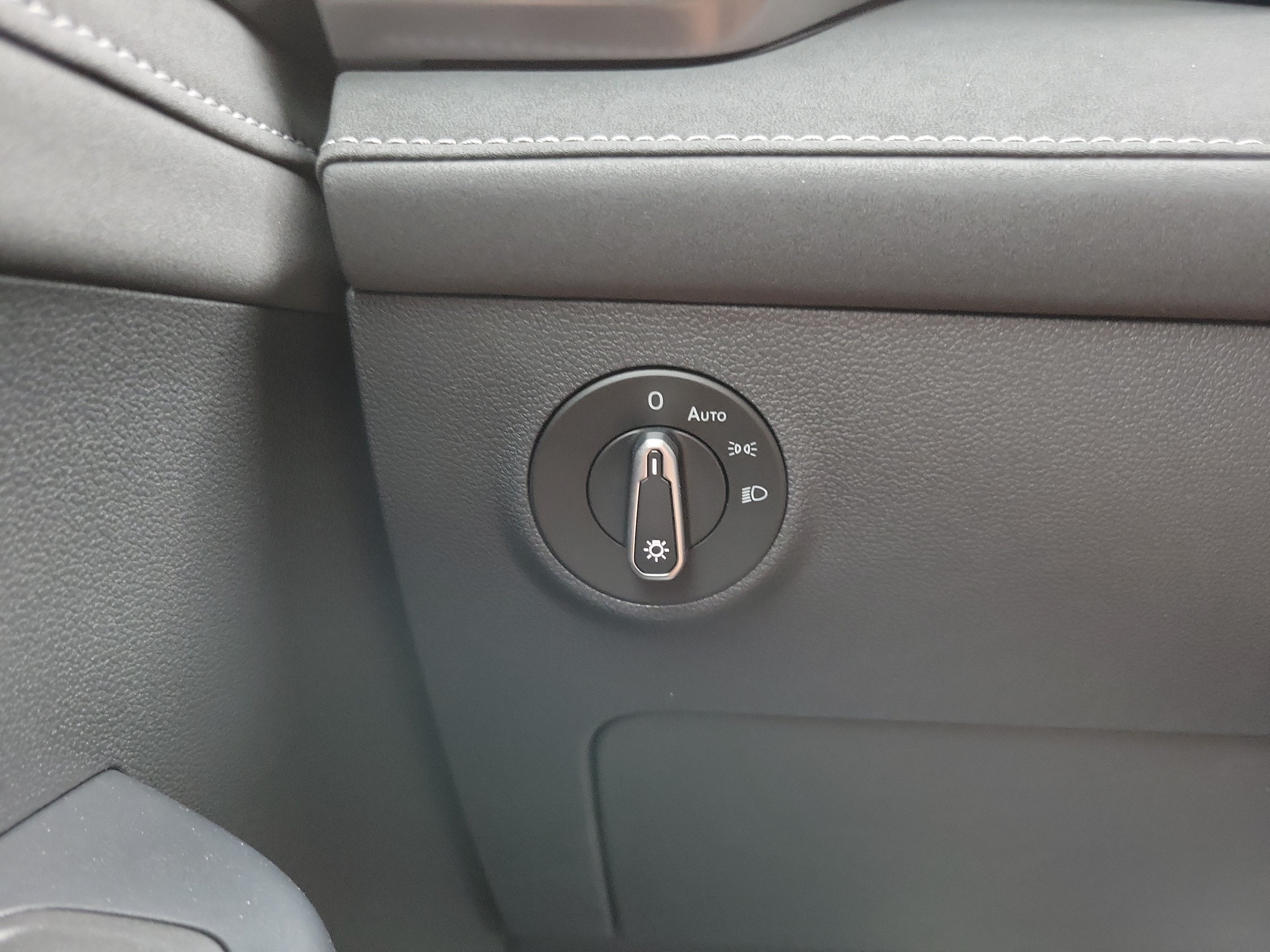 2026 Volkswagen Taos SE Black