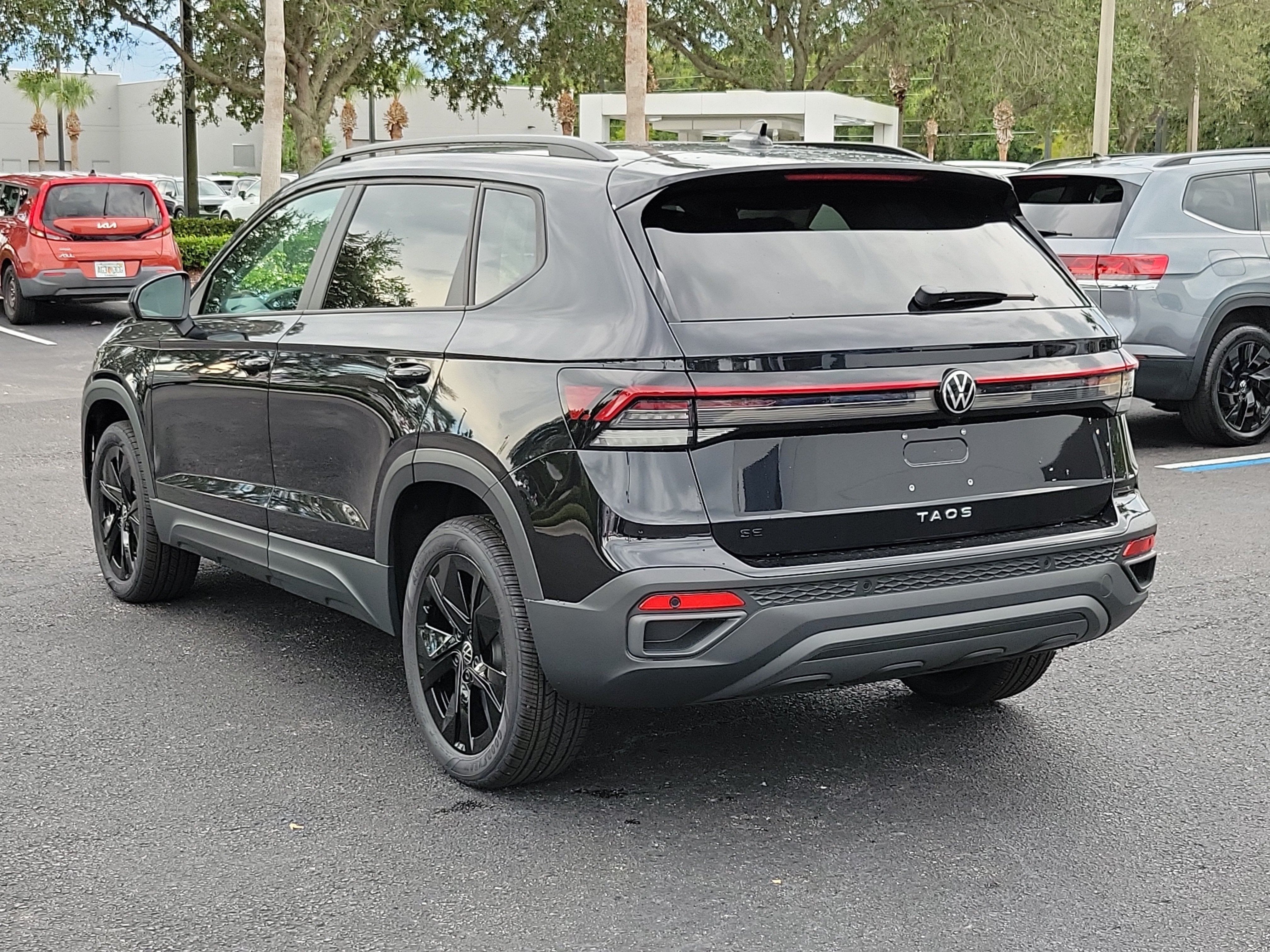 2026 Volkswagen Taos SE Black