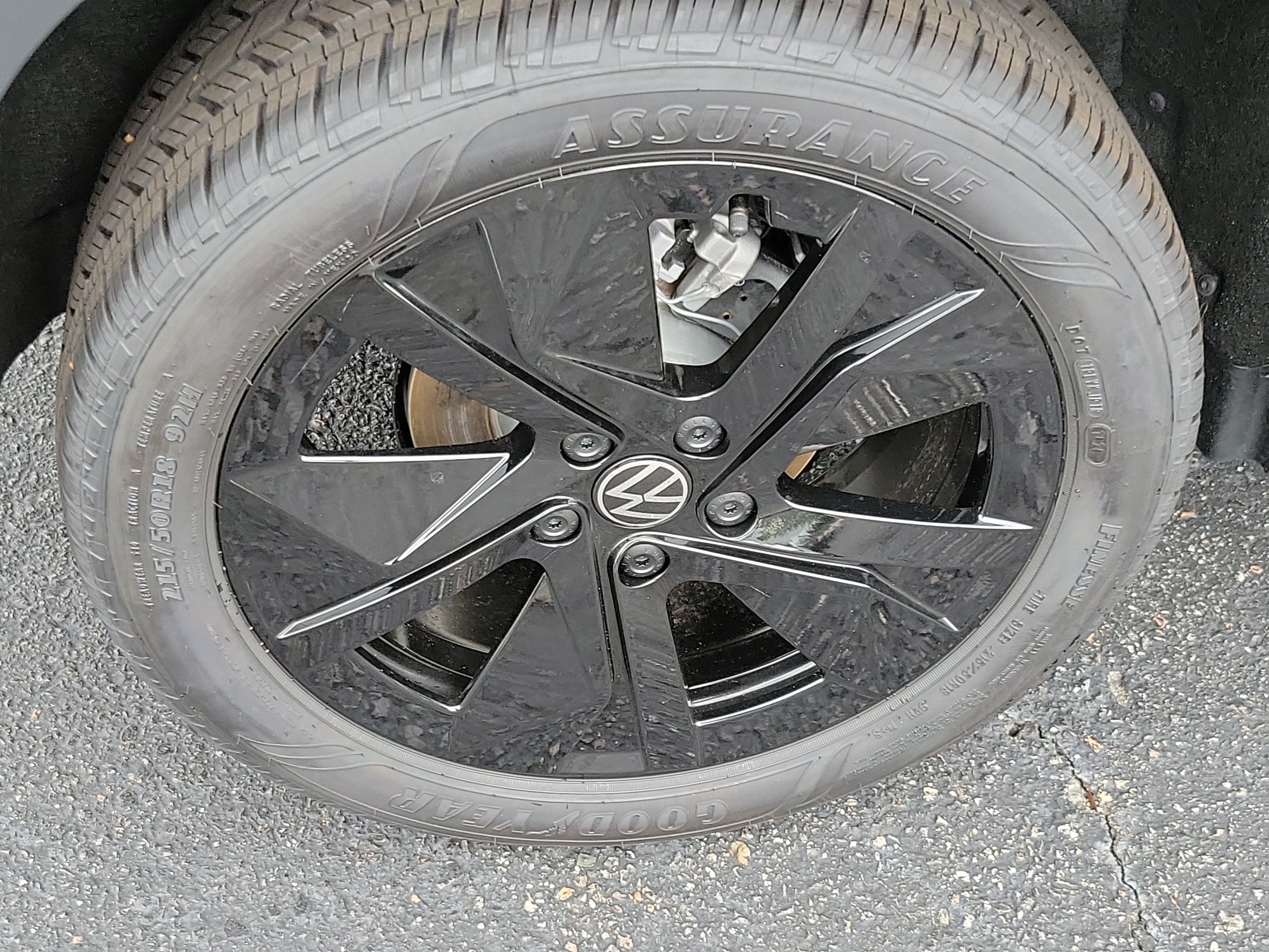 2026 Volkswagen Taos SE Black