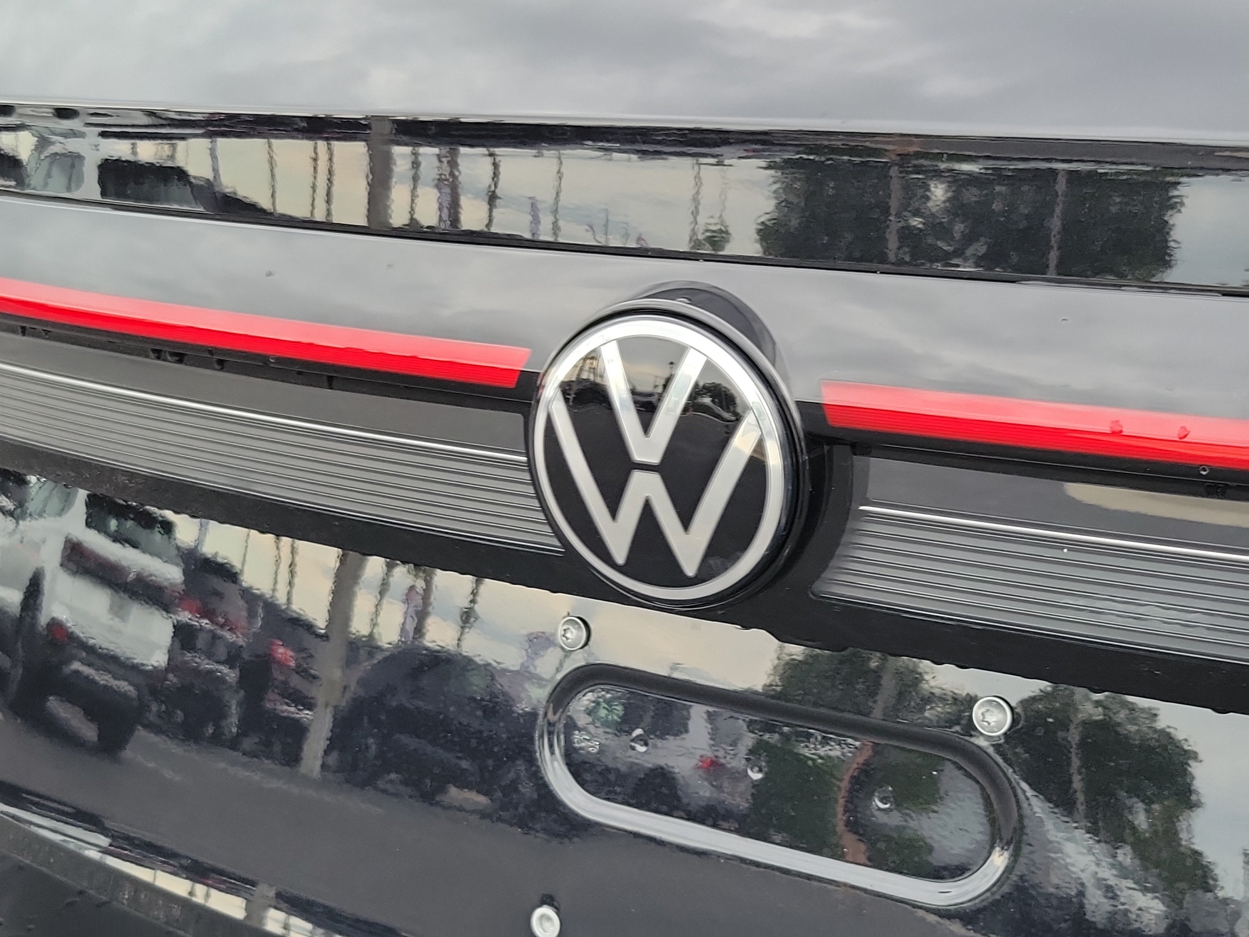 2026 Volkswagen Taos SE Black