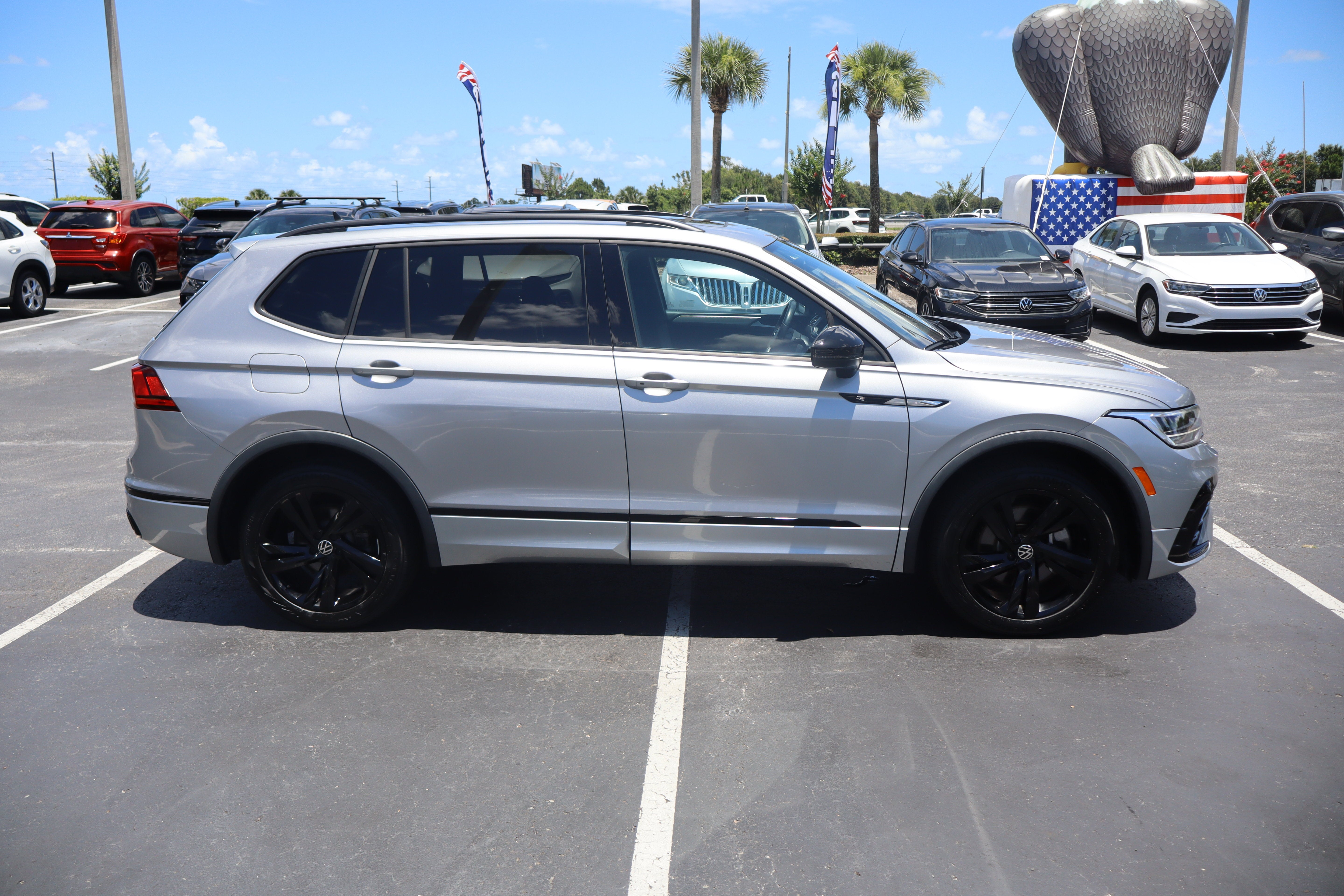 2024 Volkswagen Tiguan SE R-Line Black