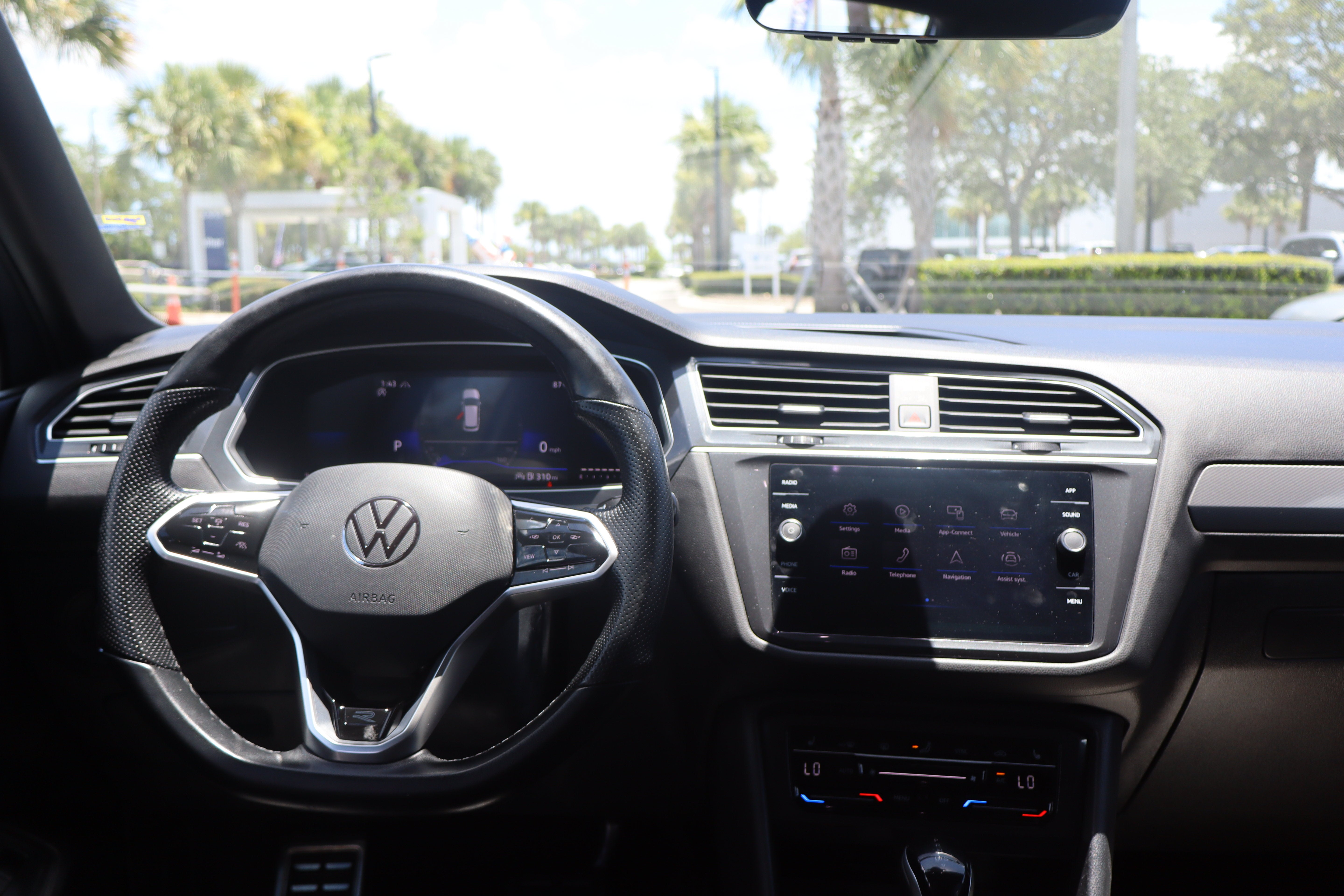 2024 Volkswagen Tiguan SE R-Line Black