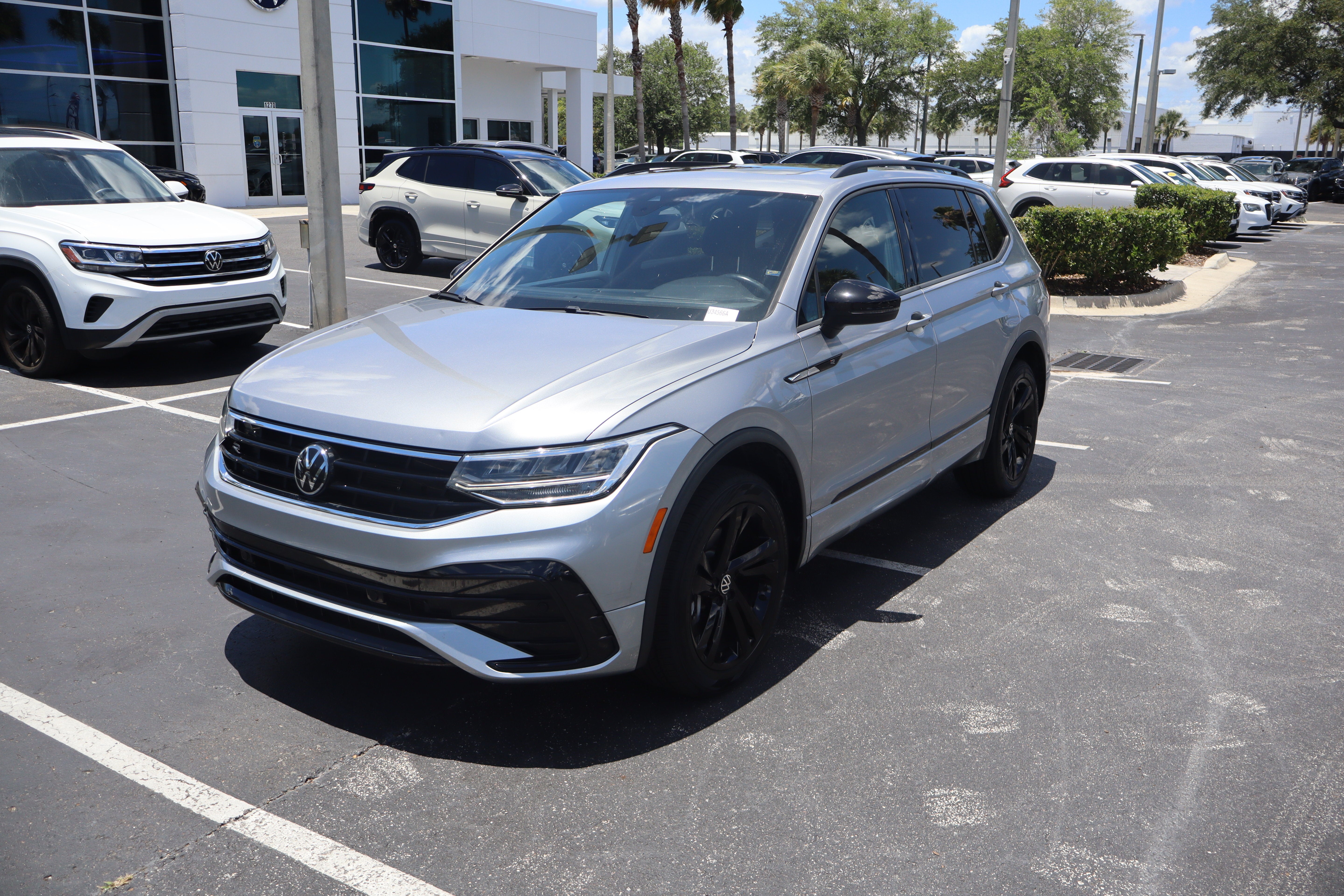 2024 Volkswagen Tiguan SE R-Line Black