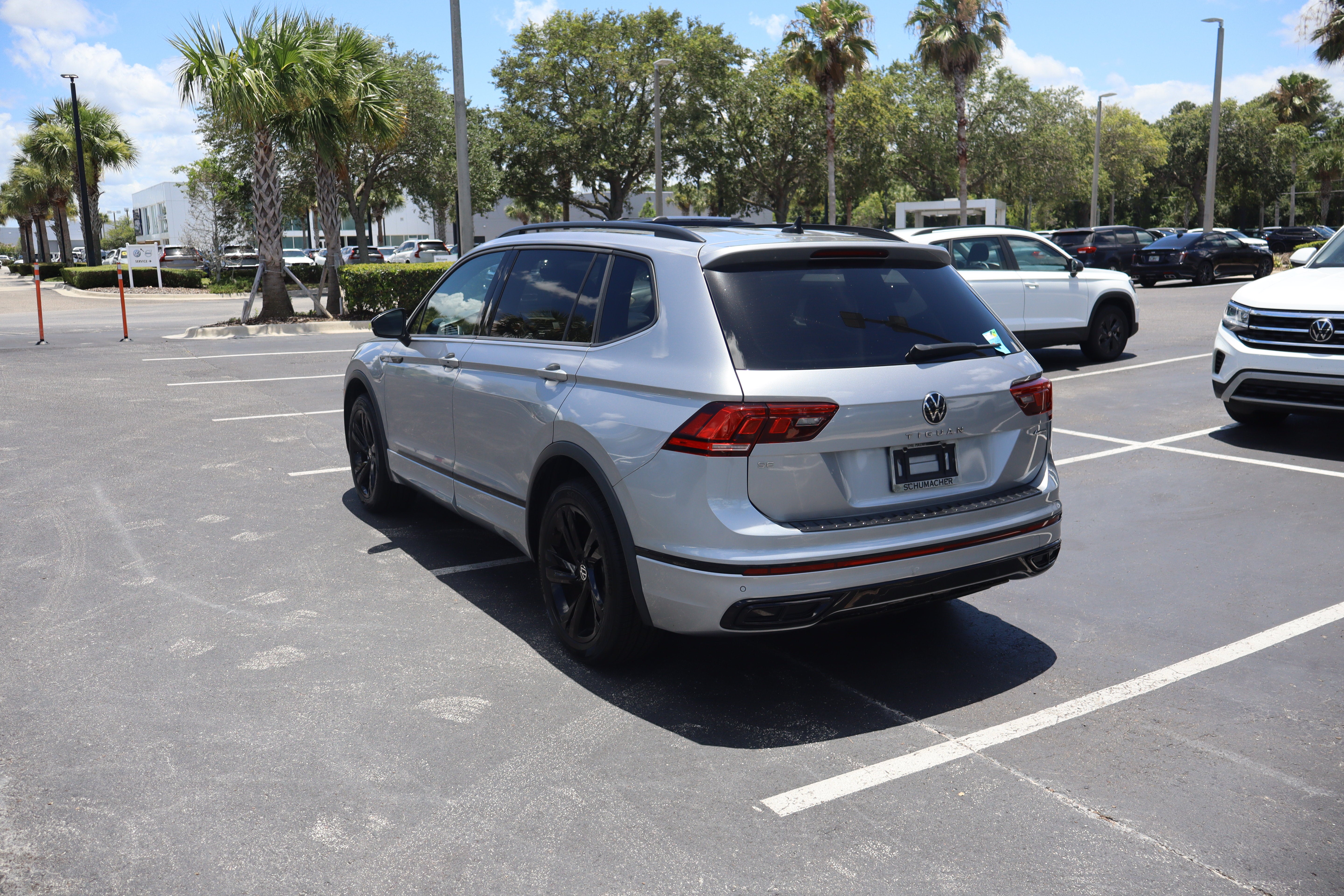 2024 Volkswagen Tiguan SE R-Line Black
