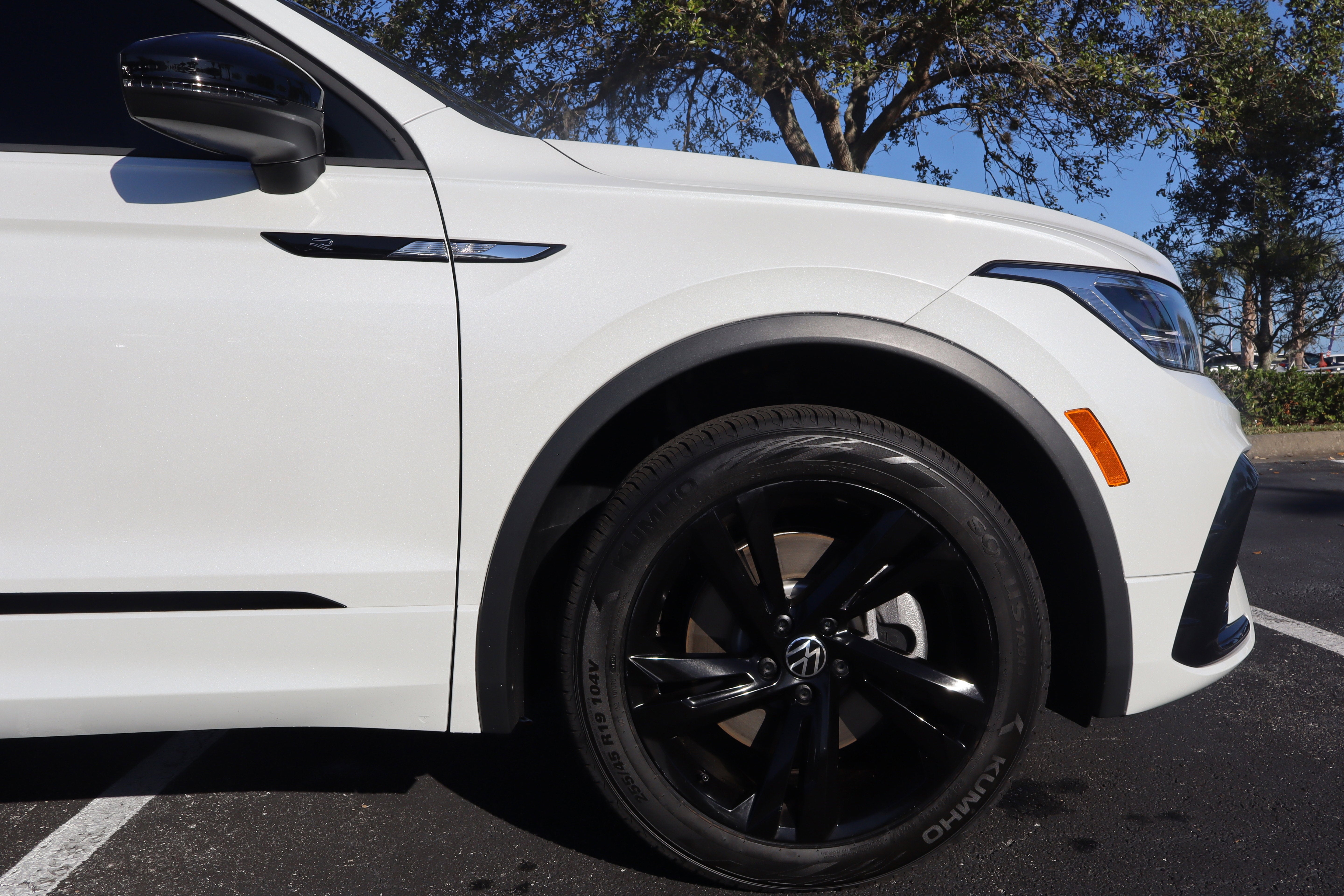 2023 Volkswagen Tiguan SE R-Line Black