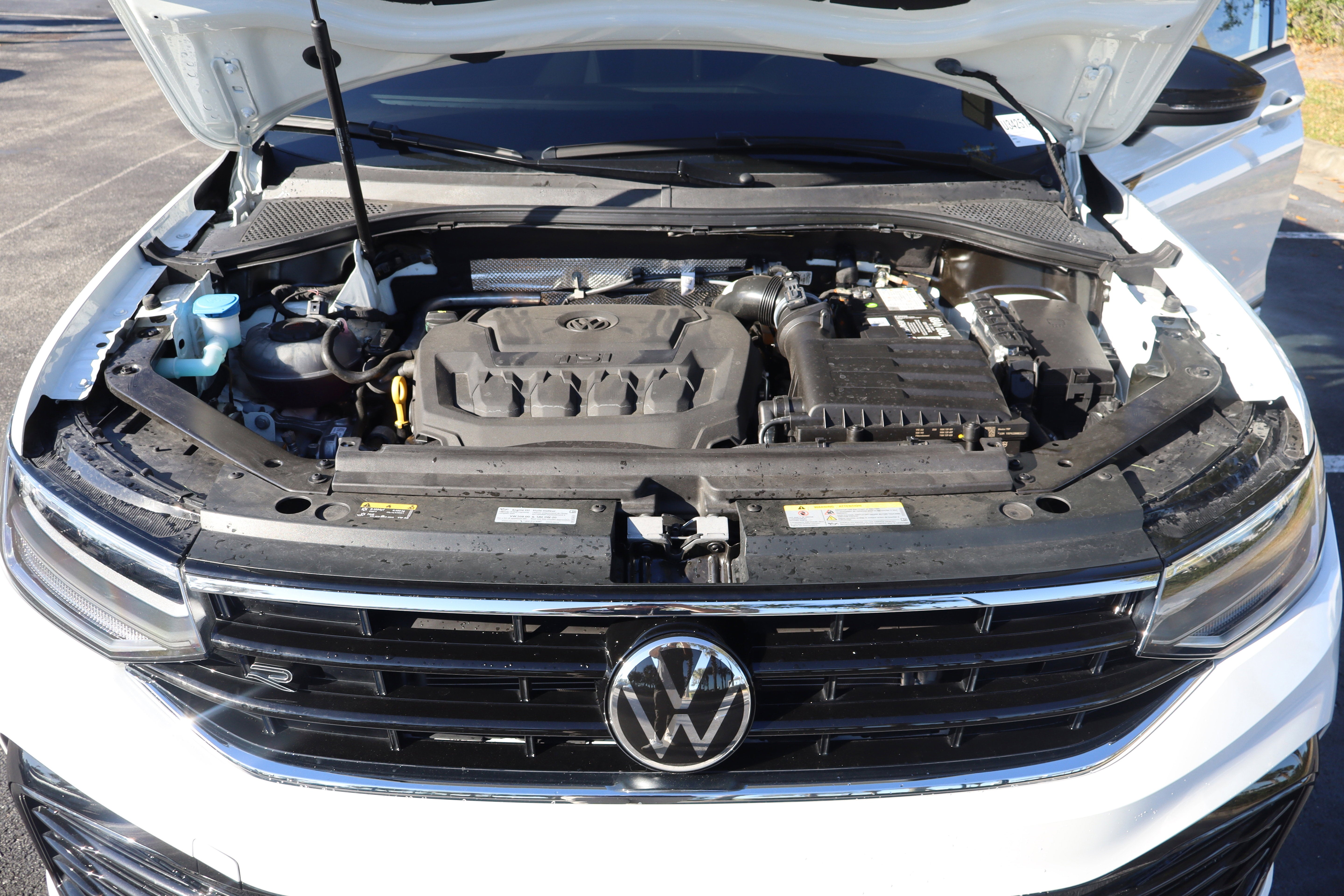 2023 Volkswagen Tiguan SE R-Line Black