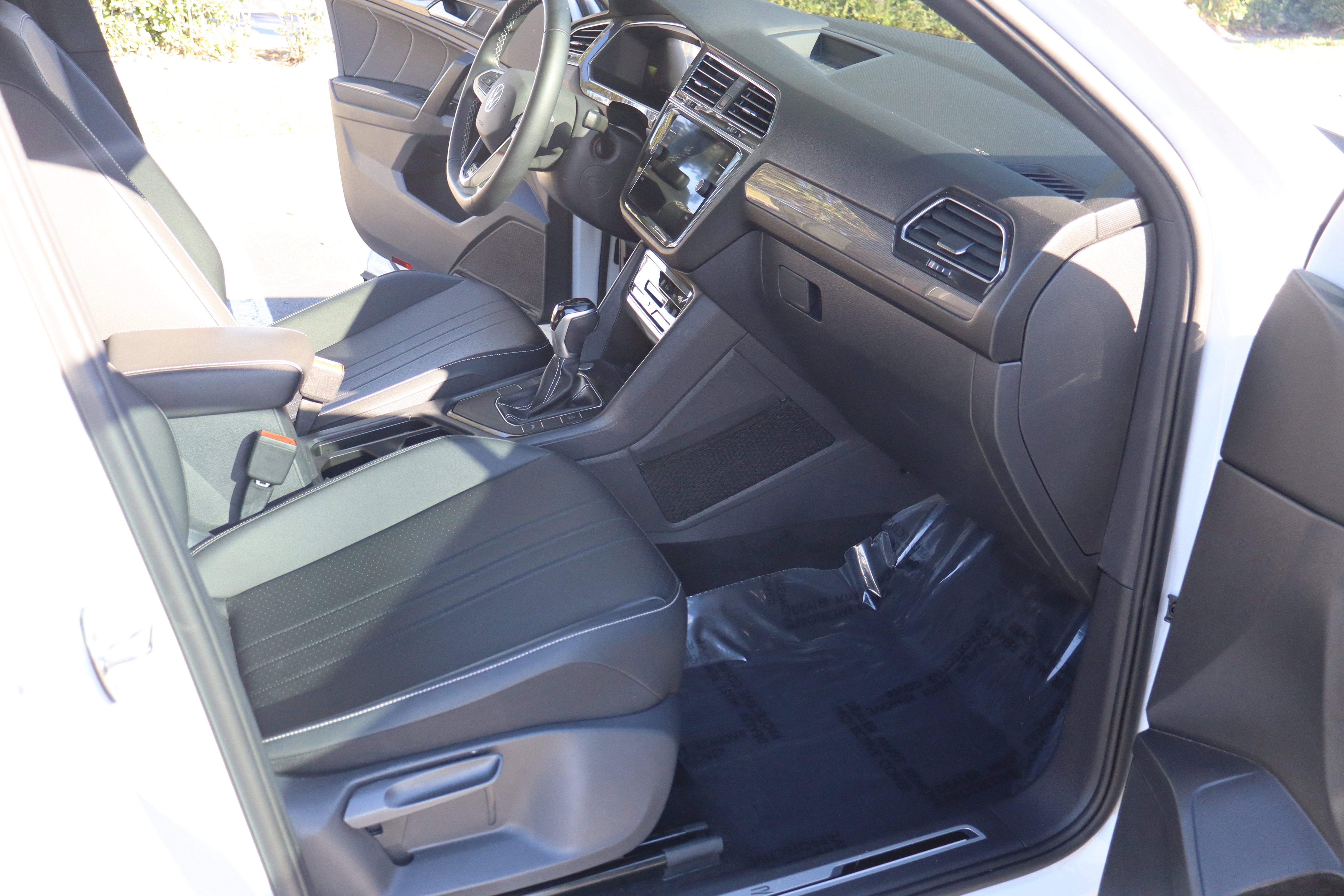 2023 Volkswagen Tiguan SE R-Line Black