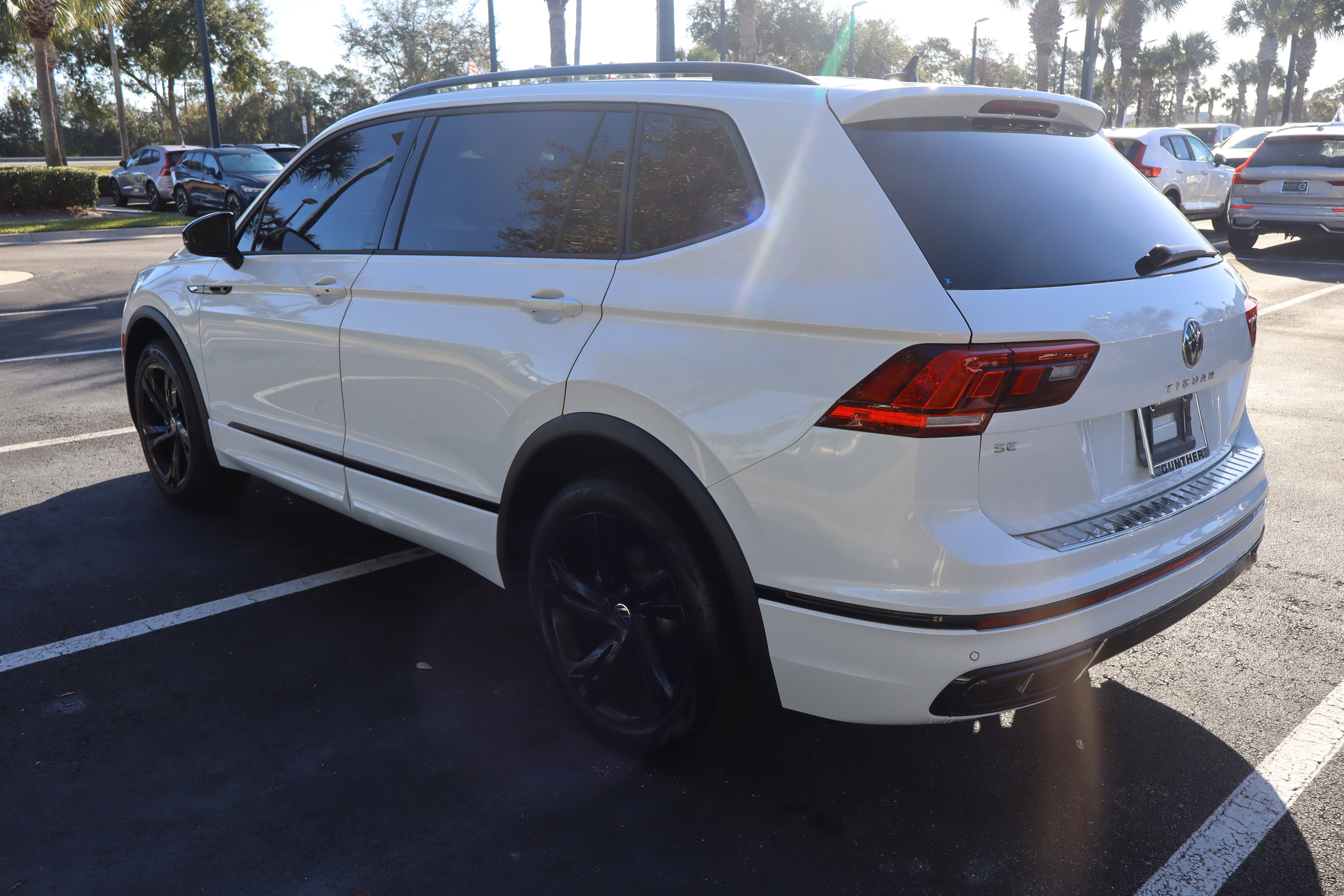 2023 Volkswagen Tiguan SE R-Line Black