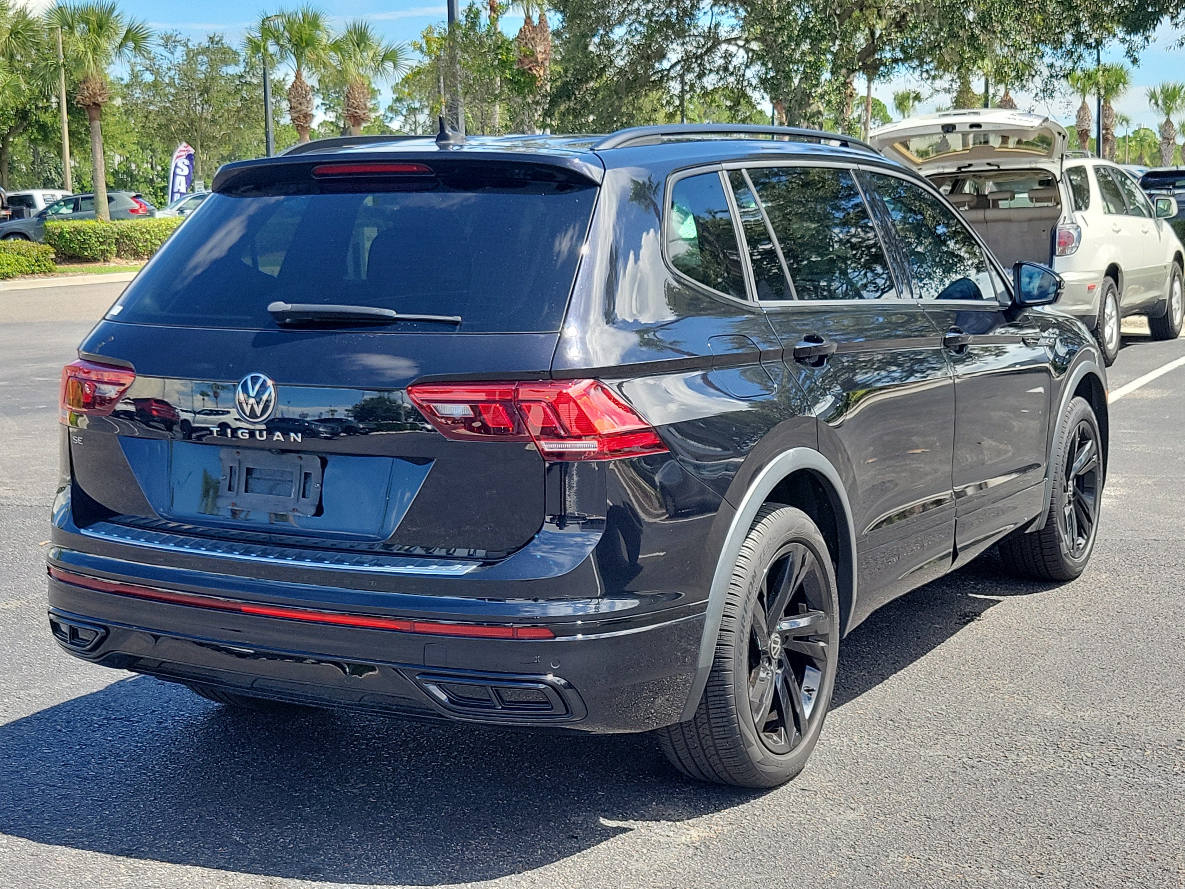 2024 Volkswagen Tiguan SE R-Line Black