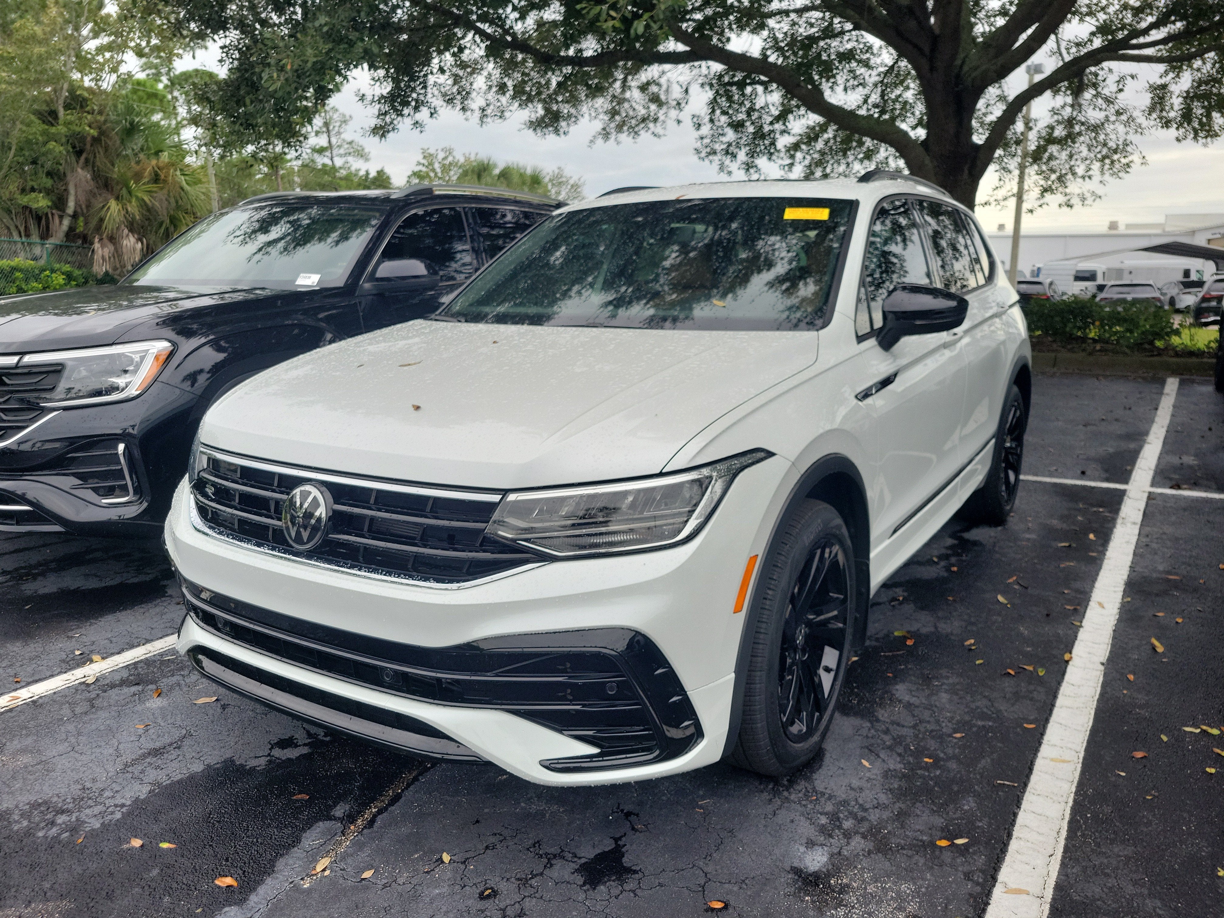 2024 Volkswagen Tiguan SE R-Line Black