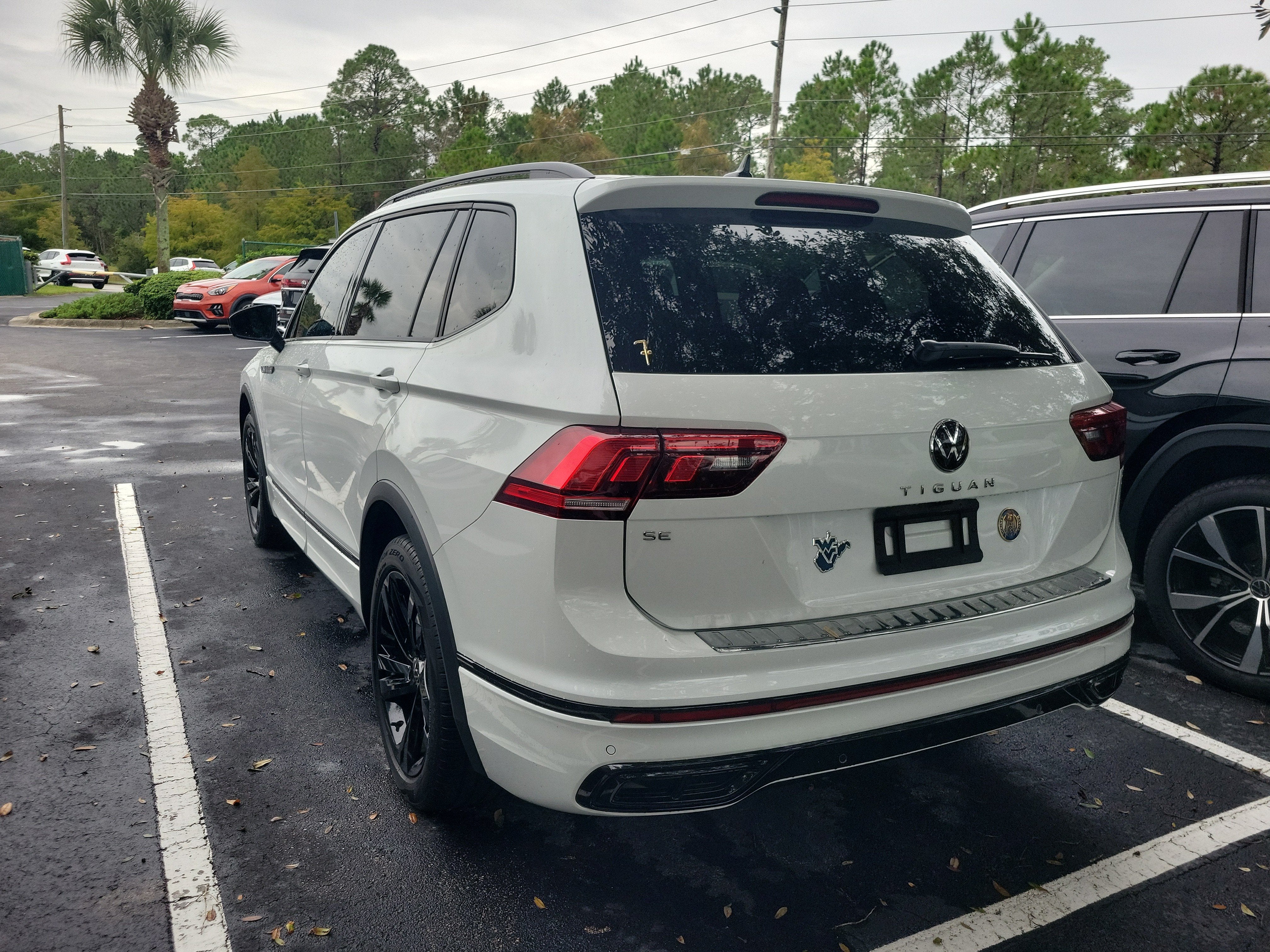 2024 Volkswagen Tiguan SE R-Line Black