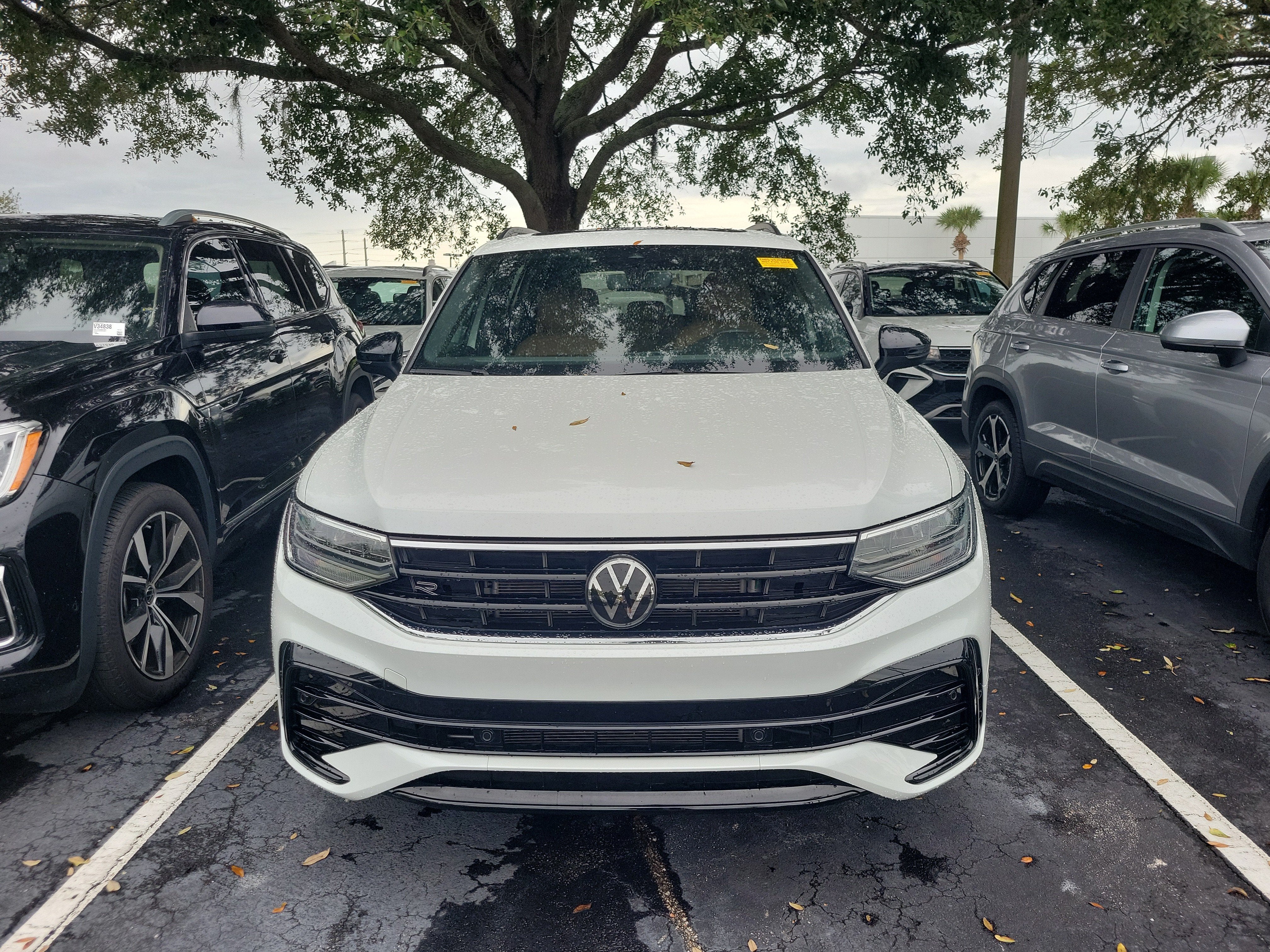 2024 Volkswagen Tiguan SE R-Line Black