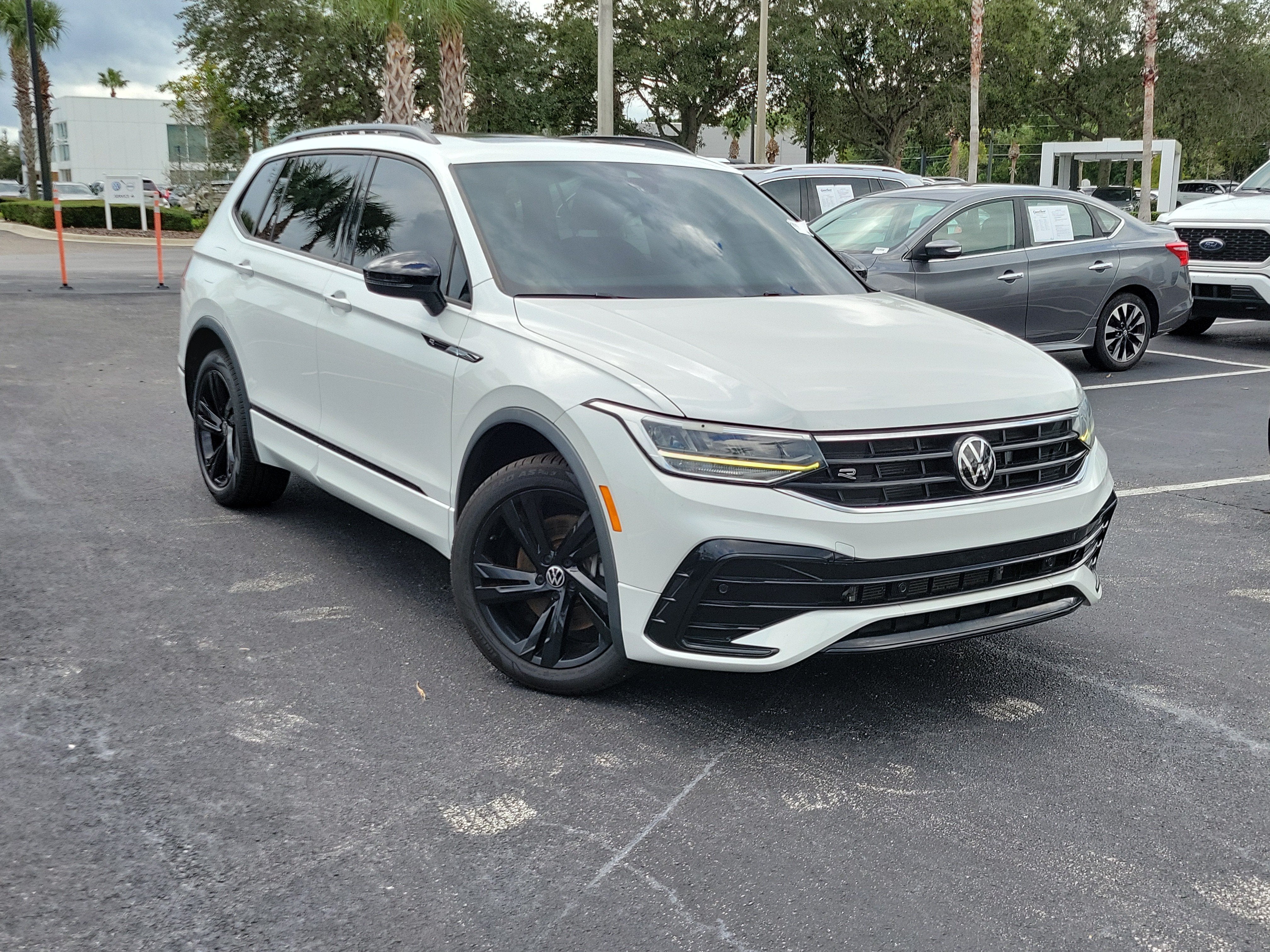 2023 Volkswagen Tiguan SE R-Line Black