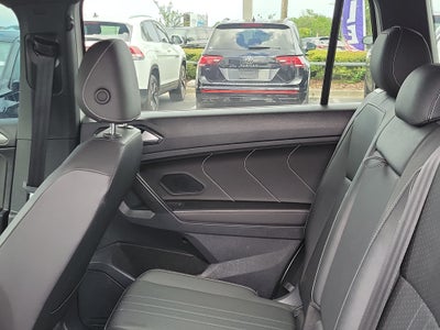 2023 Volkswagen Tiguan SE R-Line Black