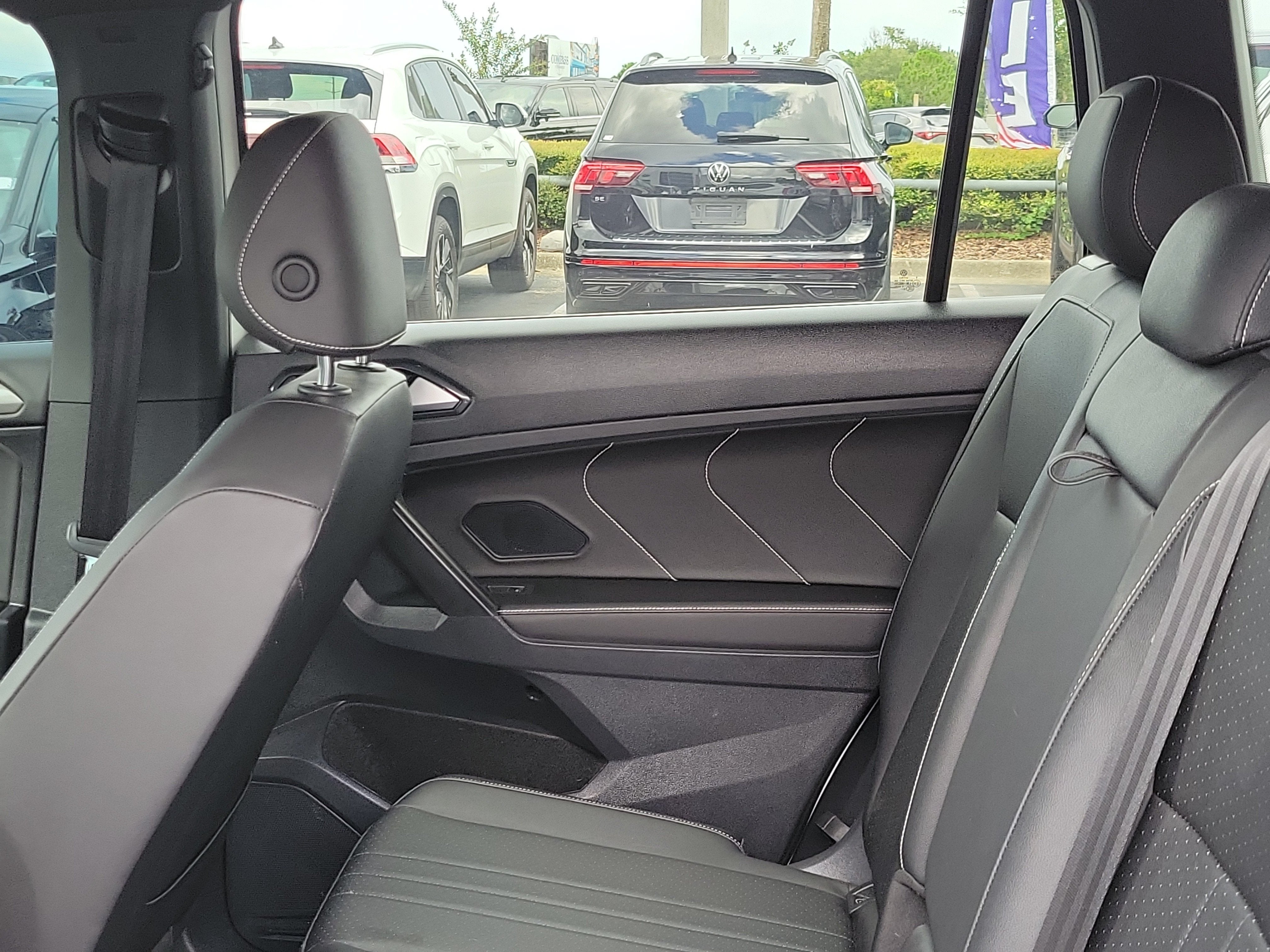 2023 Volkswagen Tiguan SE R-Line Black