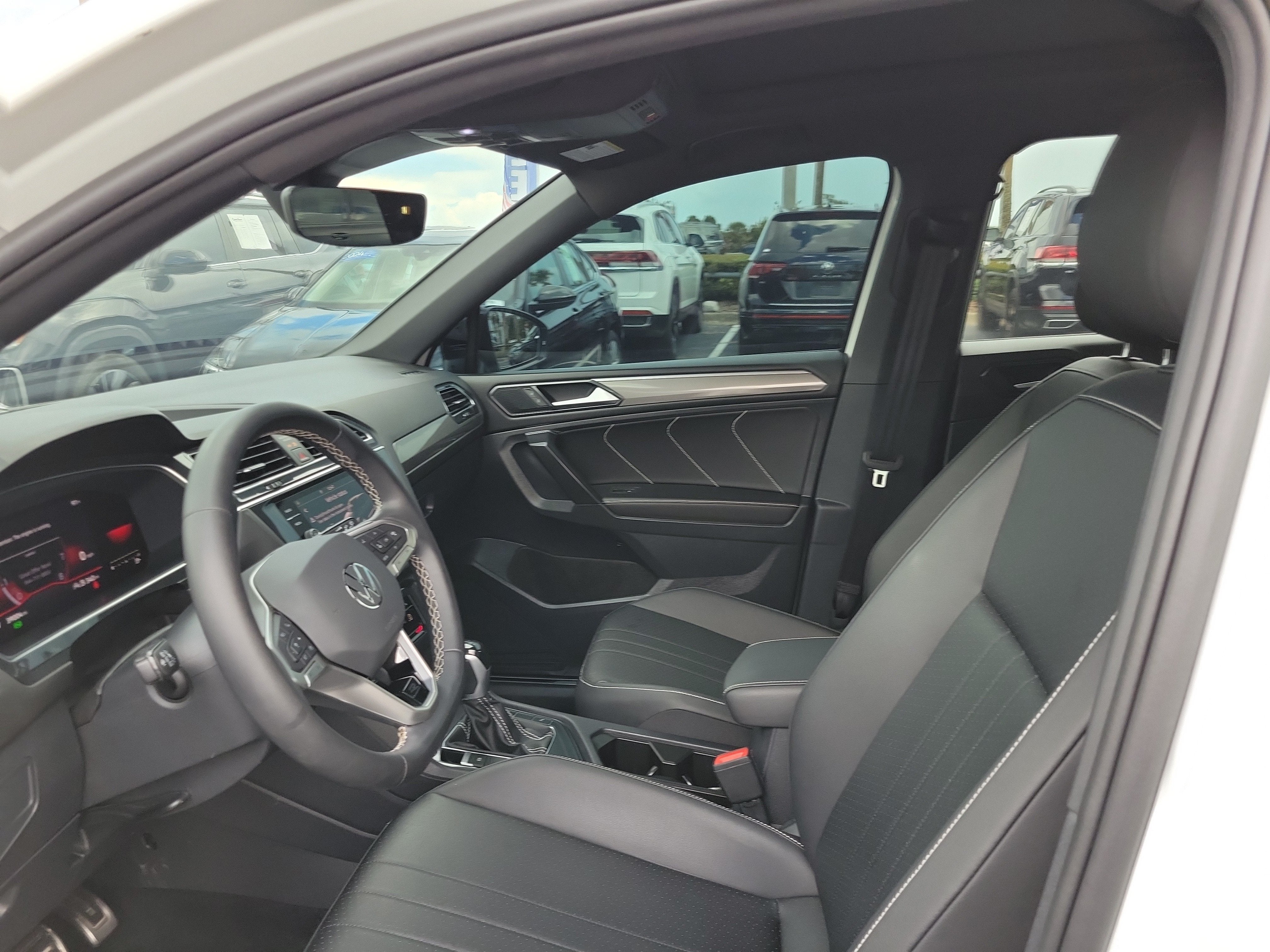 2023 Volkswagen Tiguan SE R-Line Black