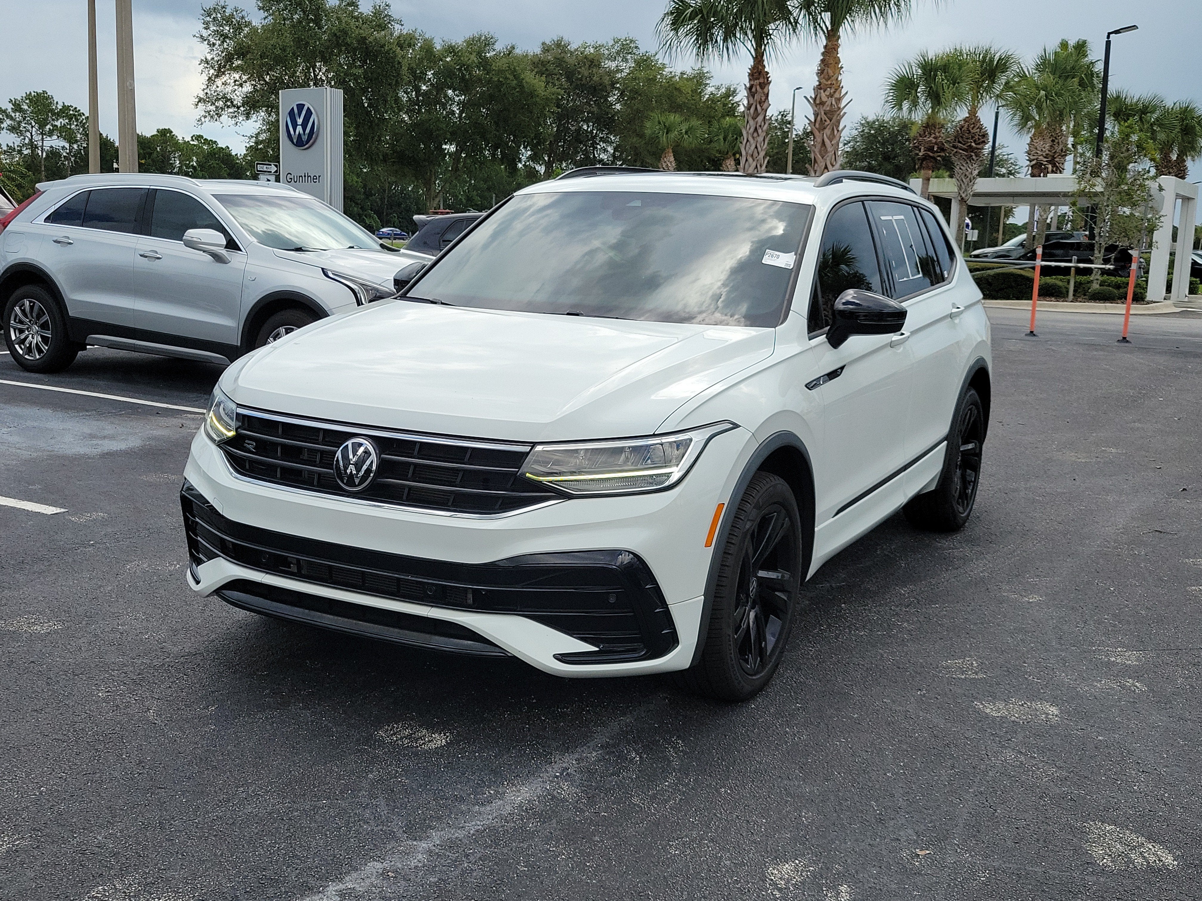 2023 Volkswagen Tiguan SE R-Line Black