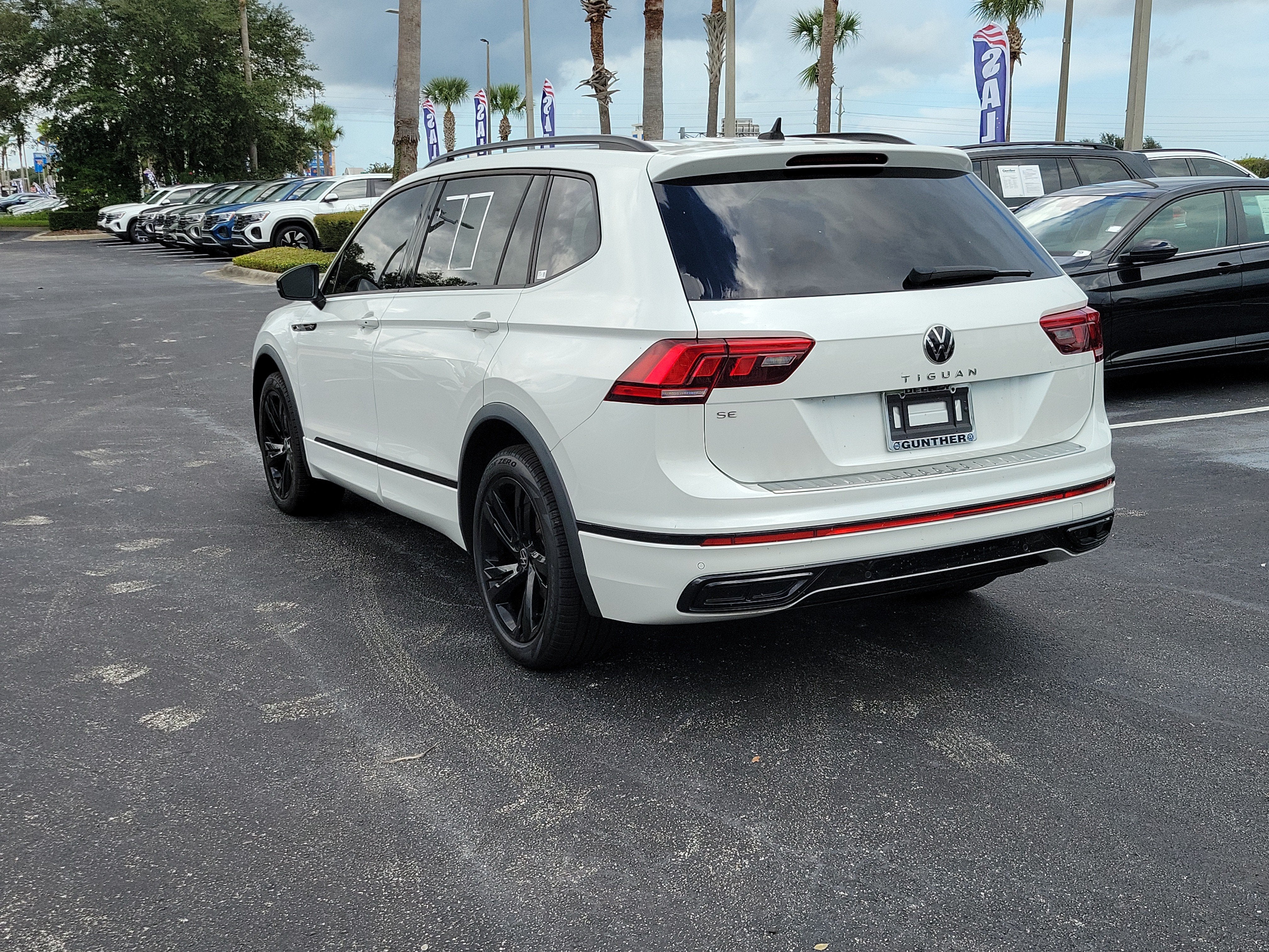 2023 Volkswagen Tiguan SE R-Line Black