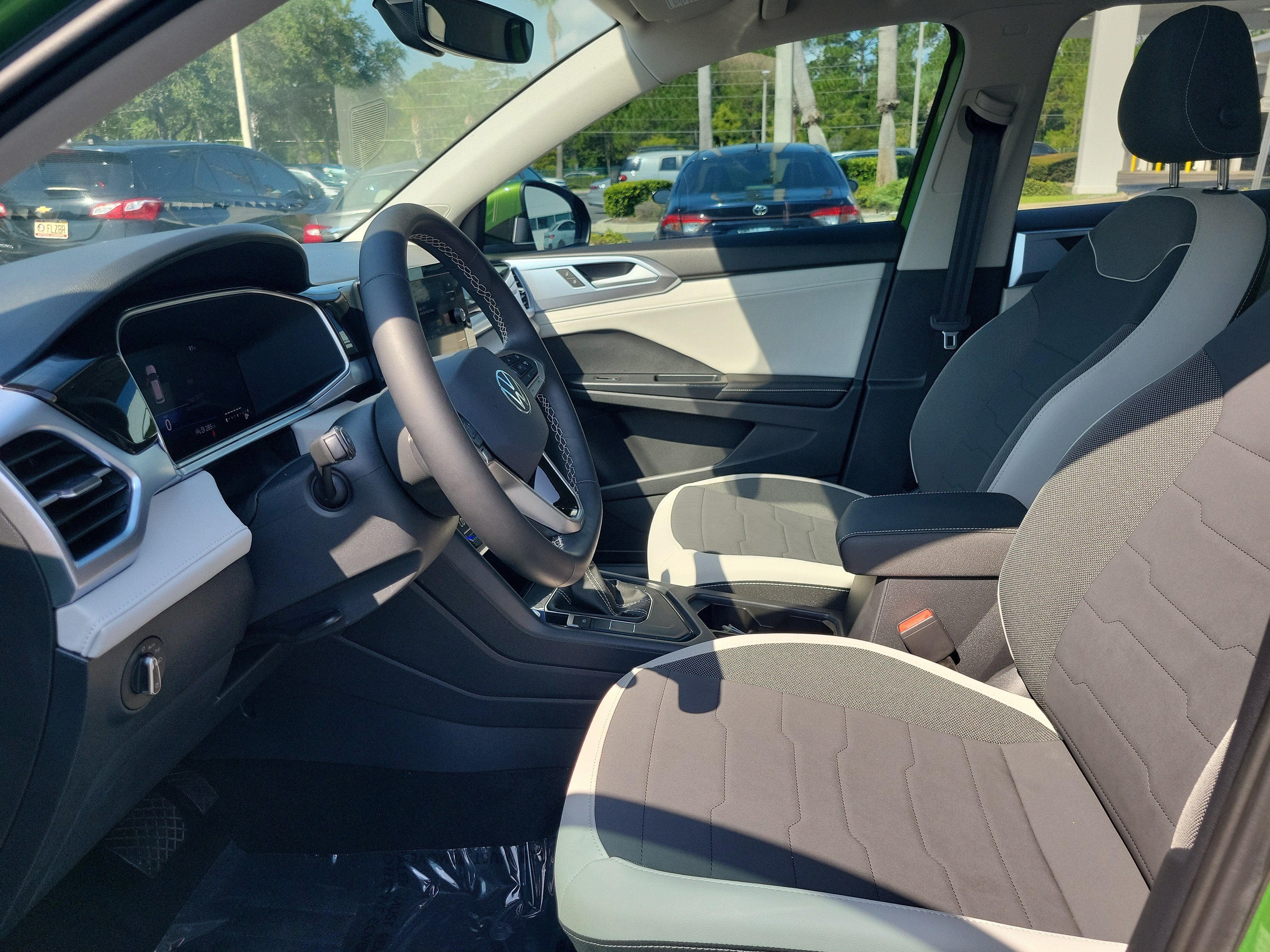 2025 Volkswagen Taos SE