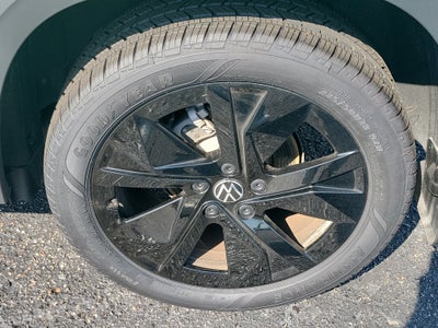 2025 Volkswagen Taos SE