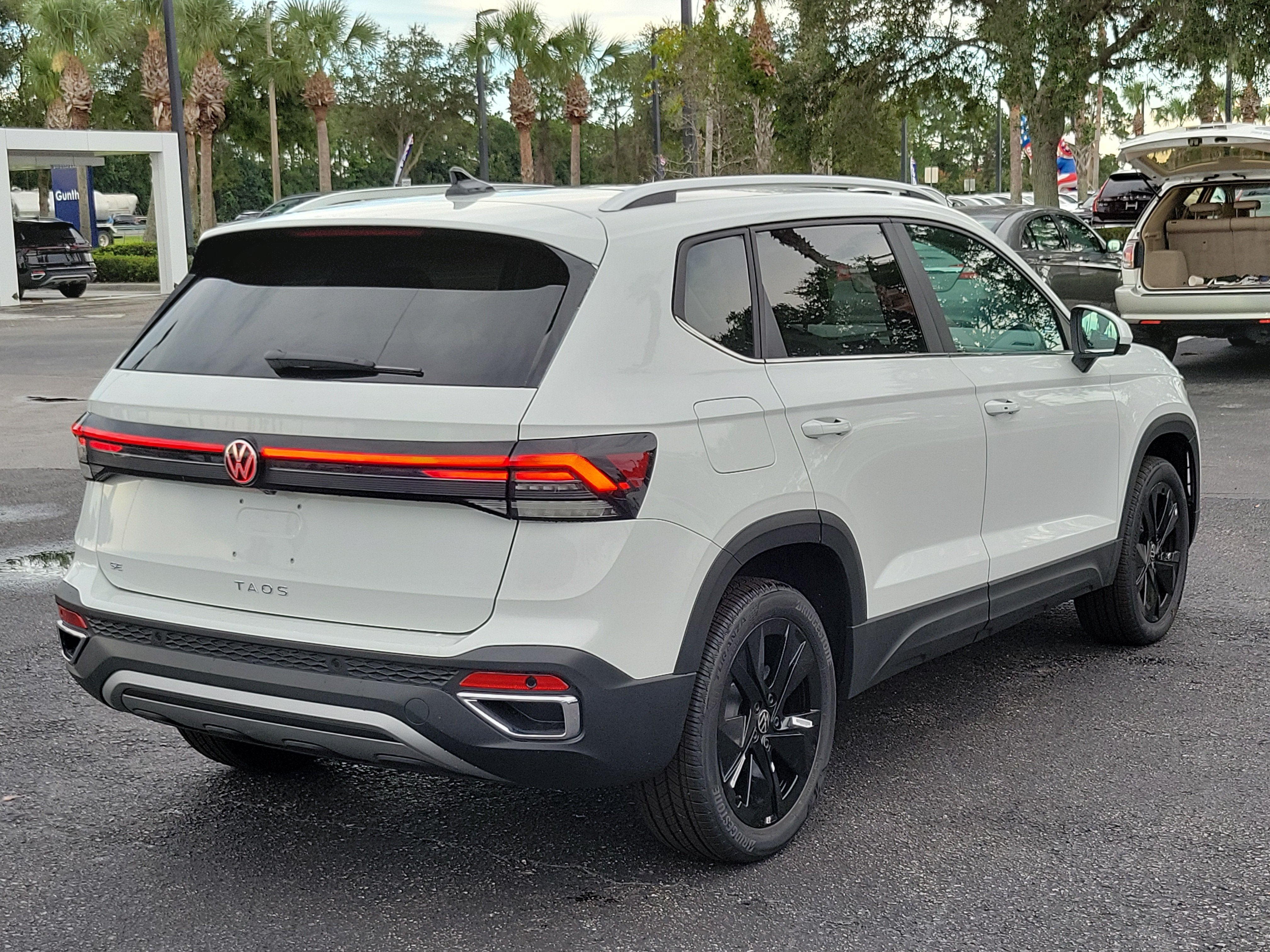 2026 Volkswagen Taos SE