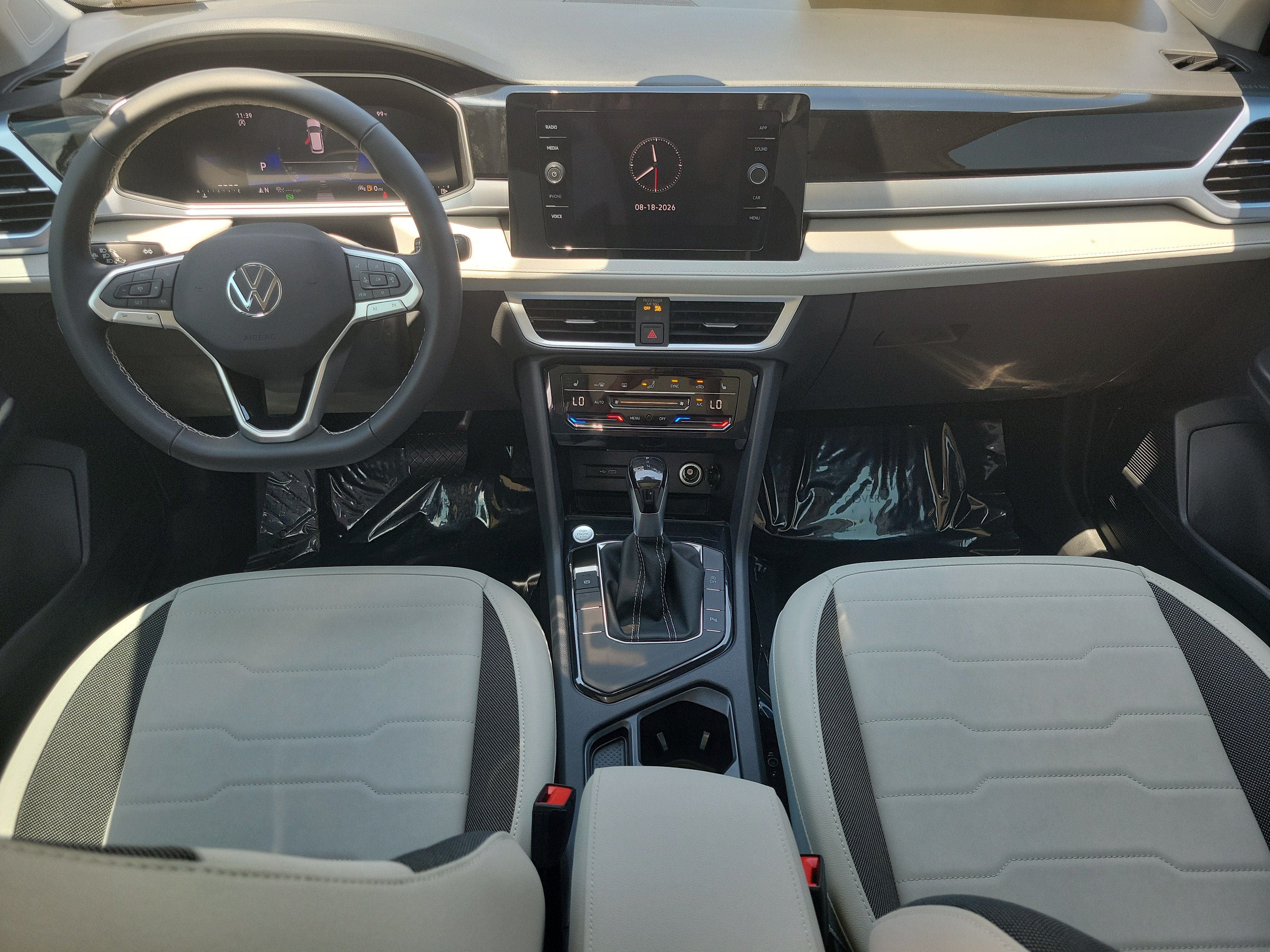 2026 Volkswagen Taos SE