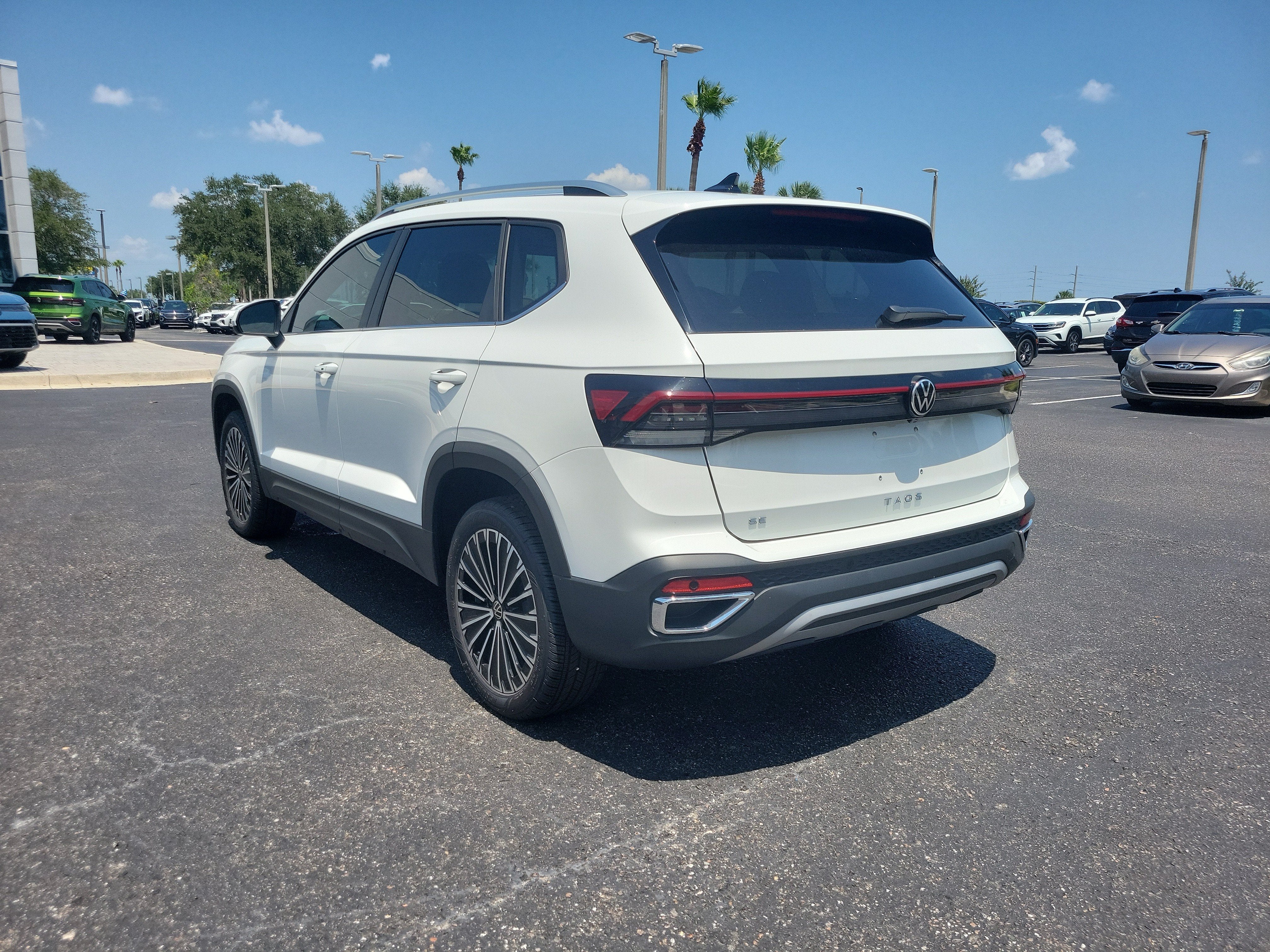 2026 Volkswagen Taos SE