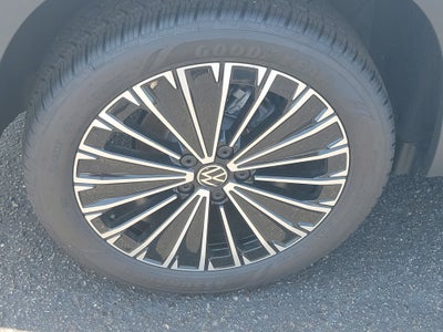 2026 Volkswagen Taos SE