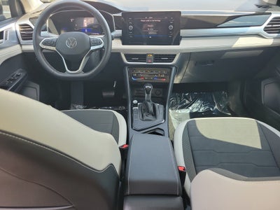 2025 Volkswagen Taos SE
