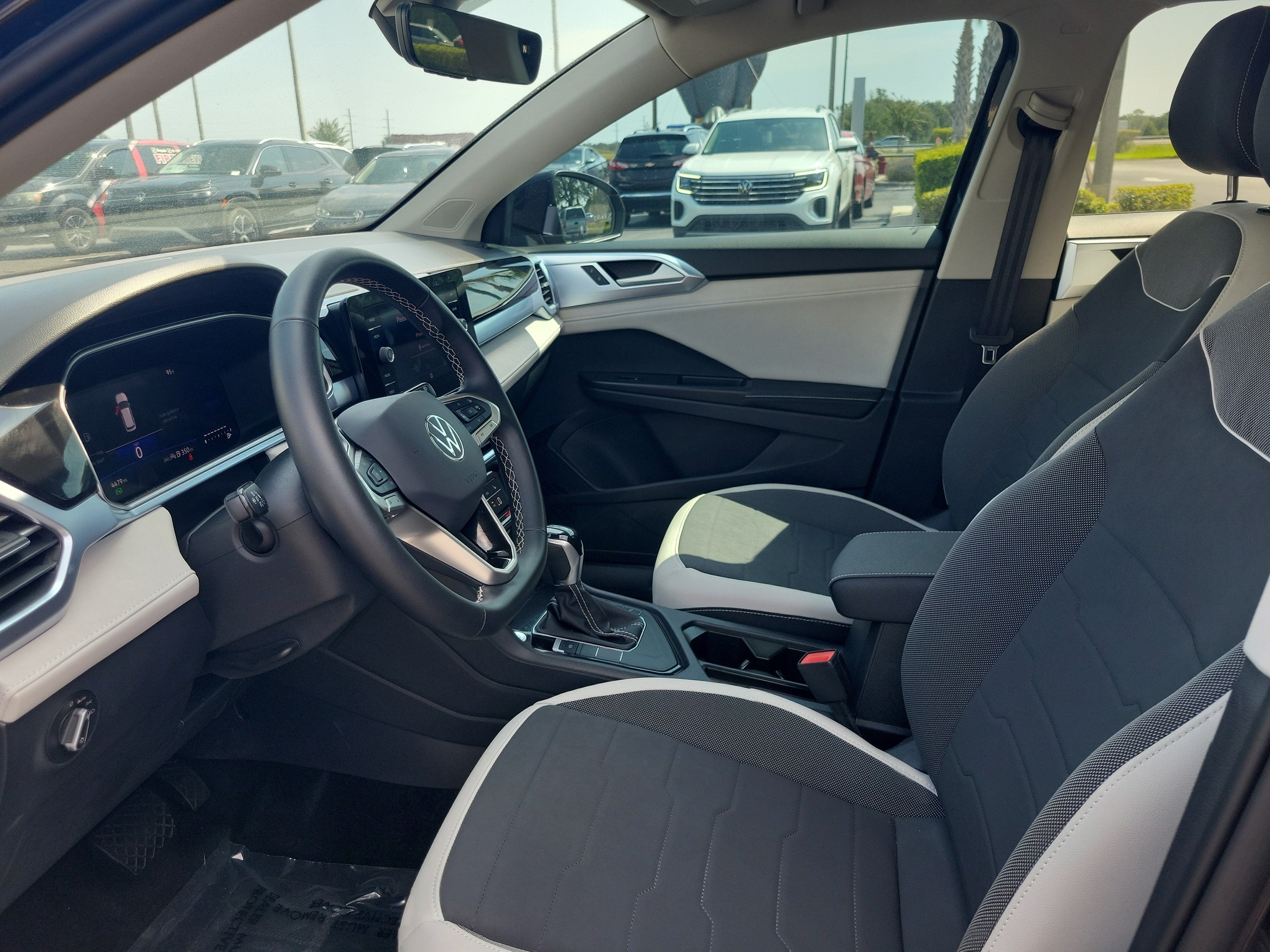 2025 Volkswagen Taos SE