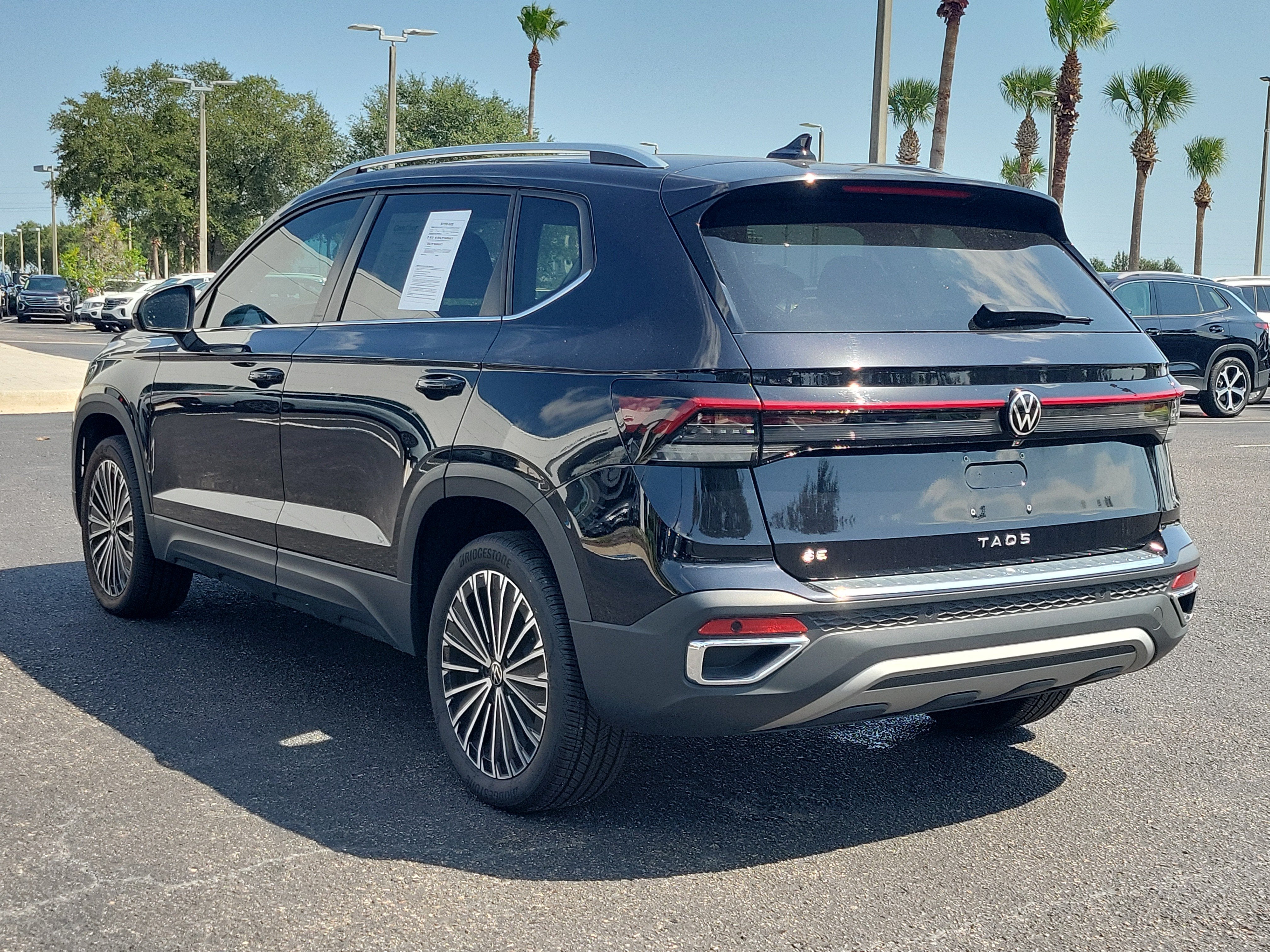 2025 Volkswagen Taos SE