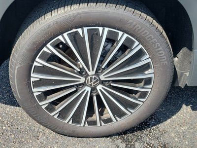 2025 Volkswagen Taos SE