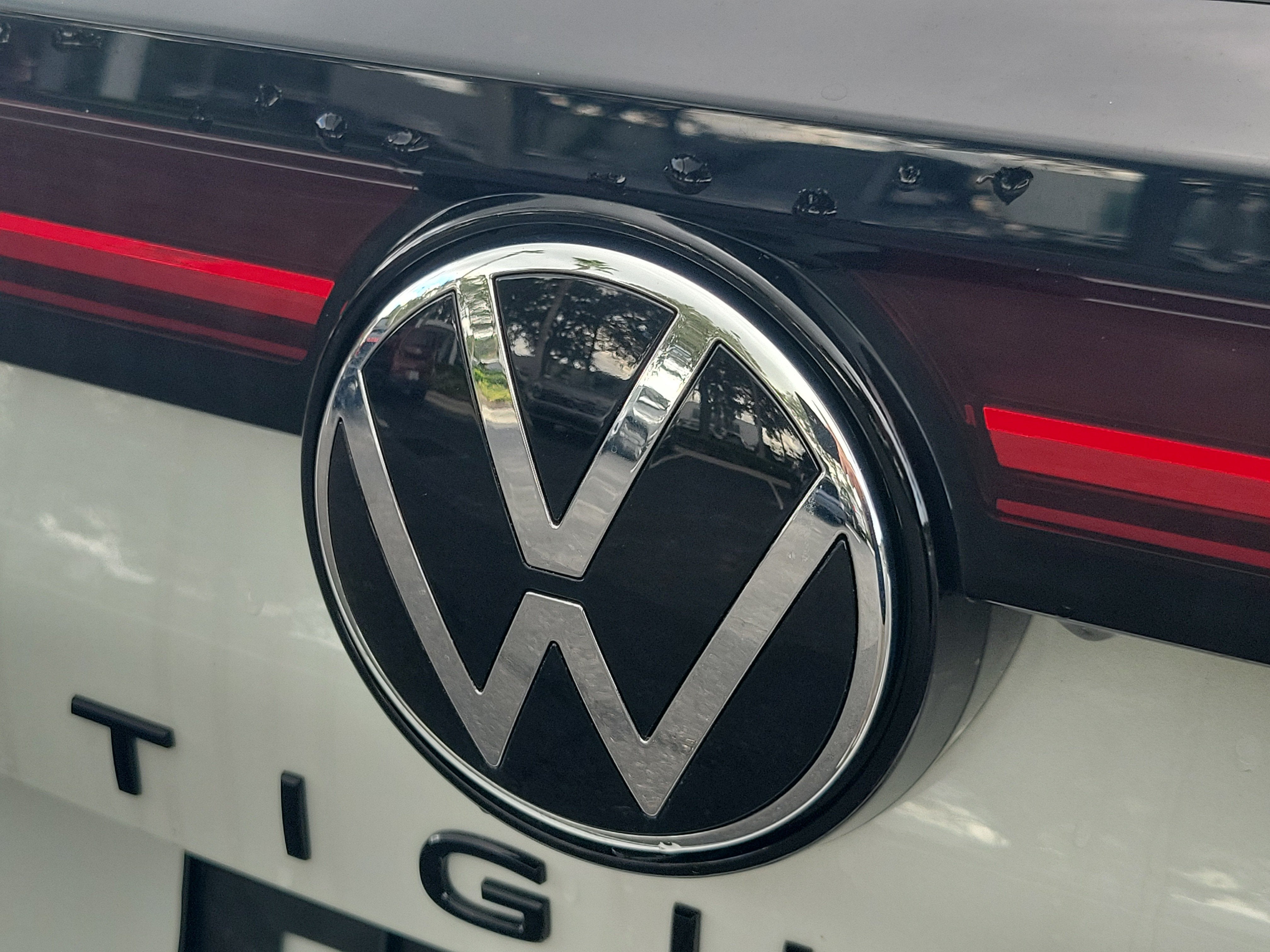 2026 Volkswagen Tiguan SE R-Line Black