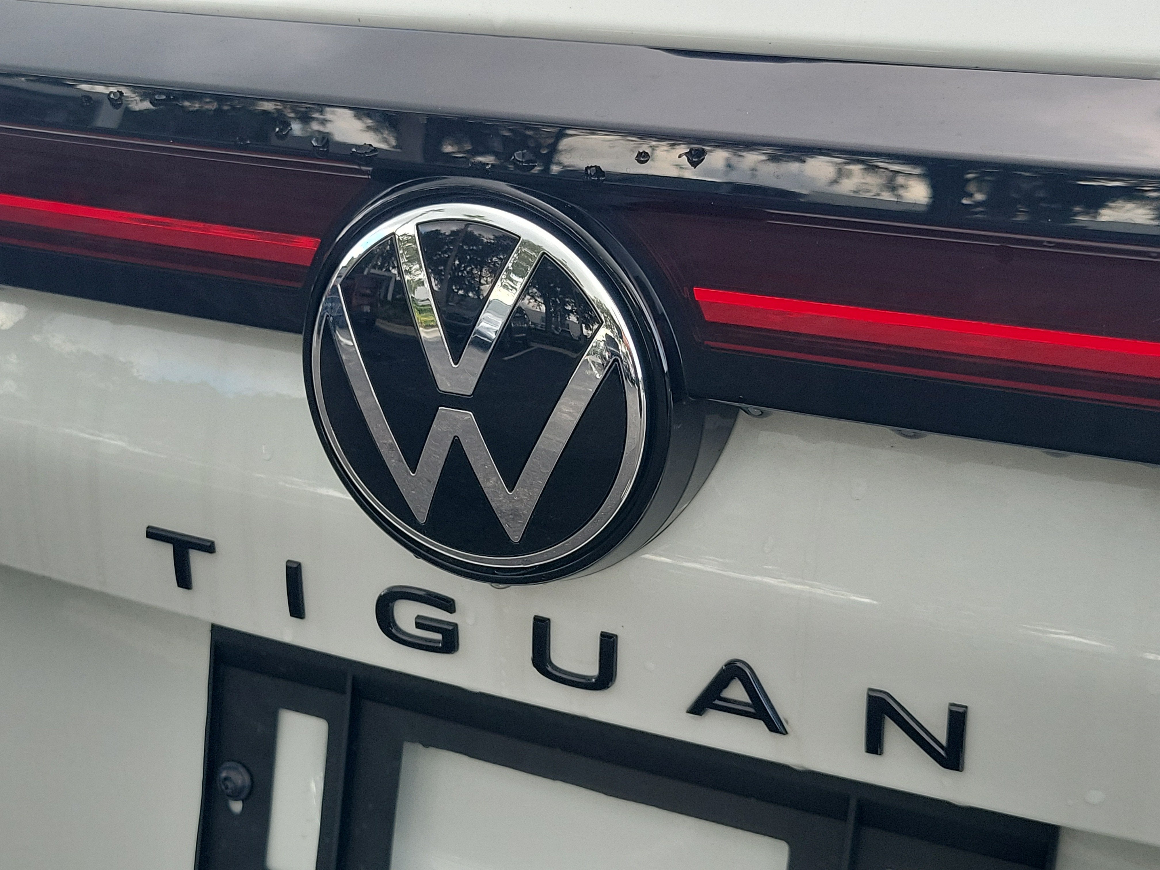 2026 Volkswagen Tiguan SE R-Line Black