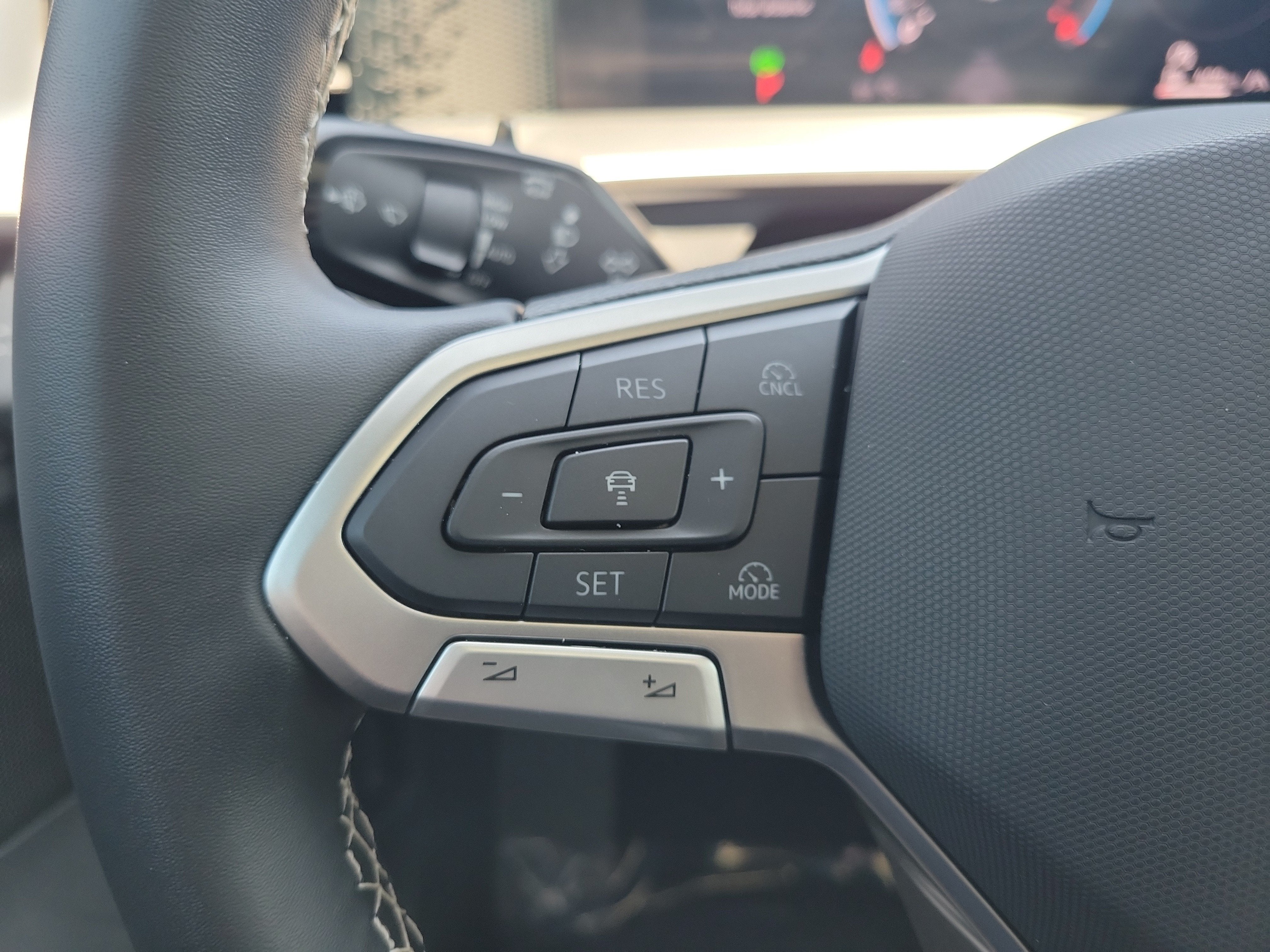 2025 Volkswagen Tiguan SE