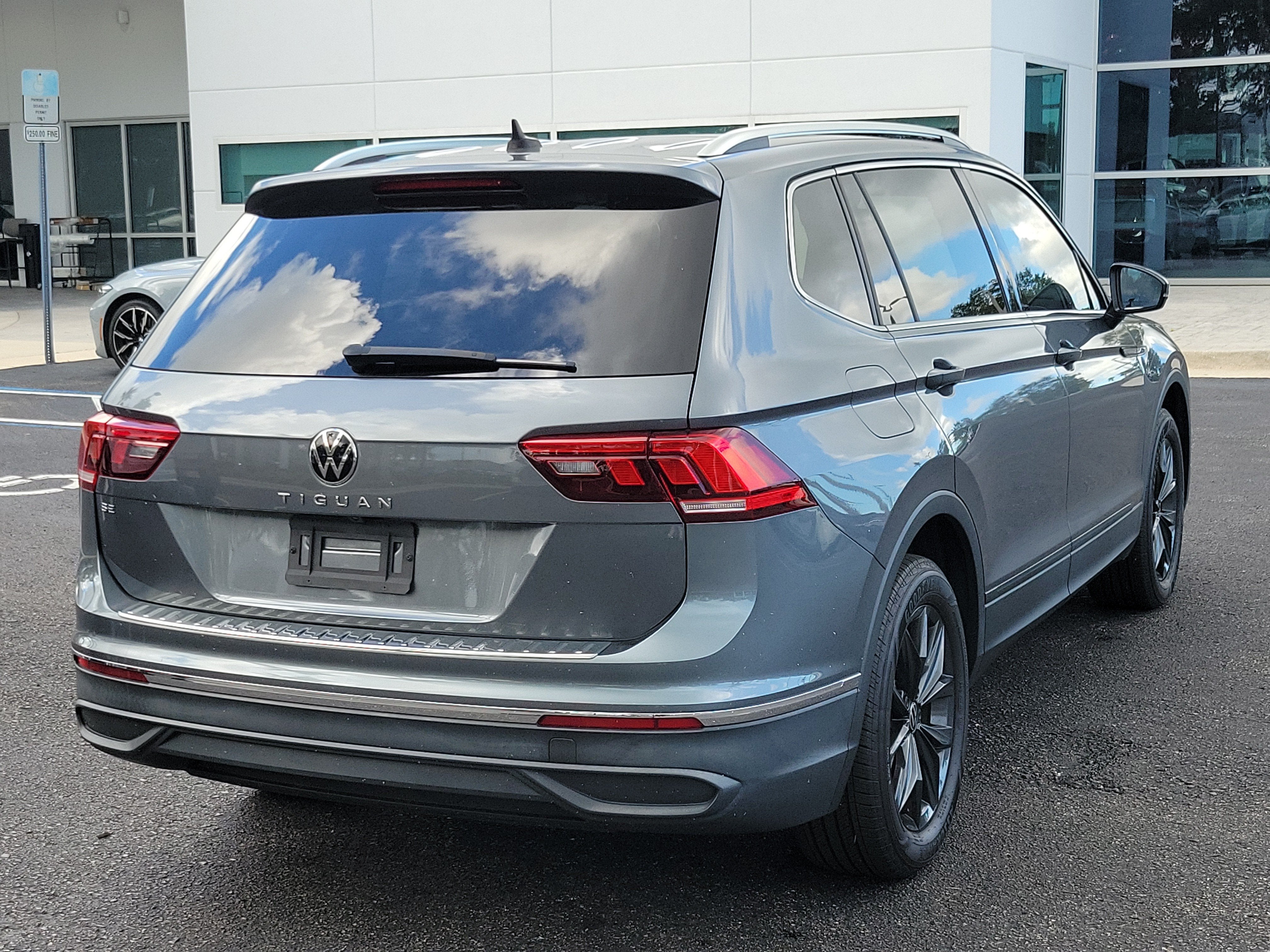 2024 Volkswagen Tiguan SE