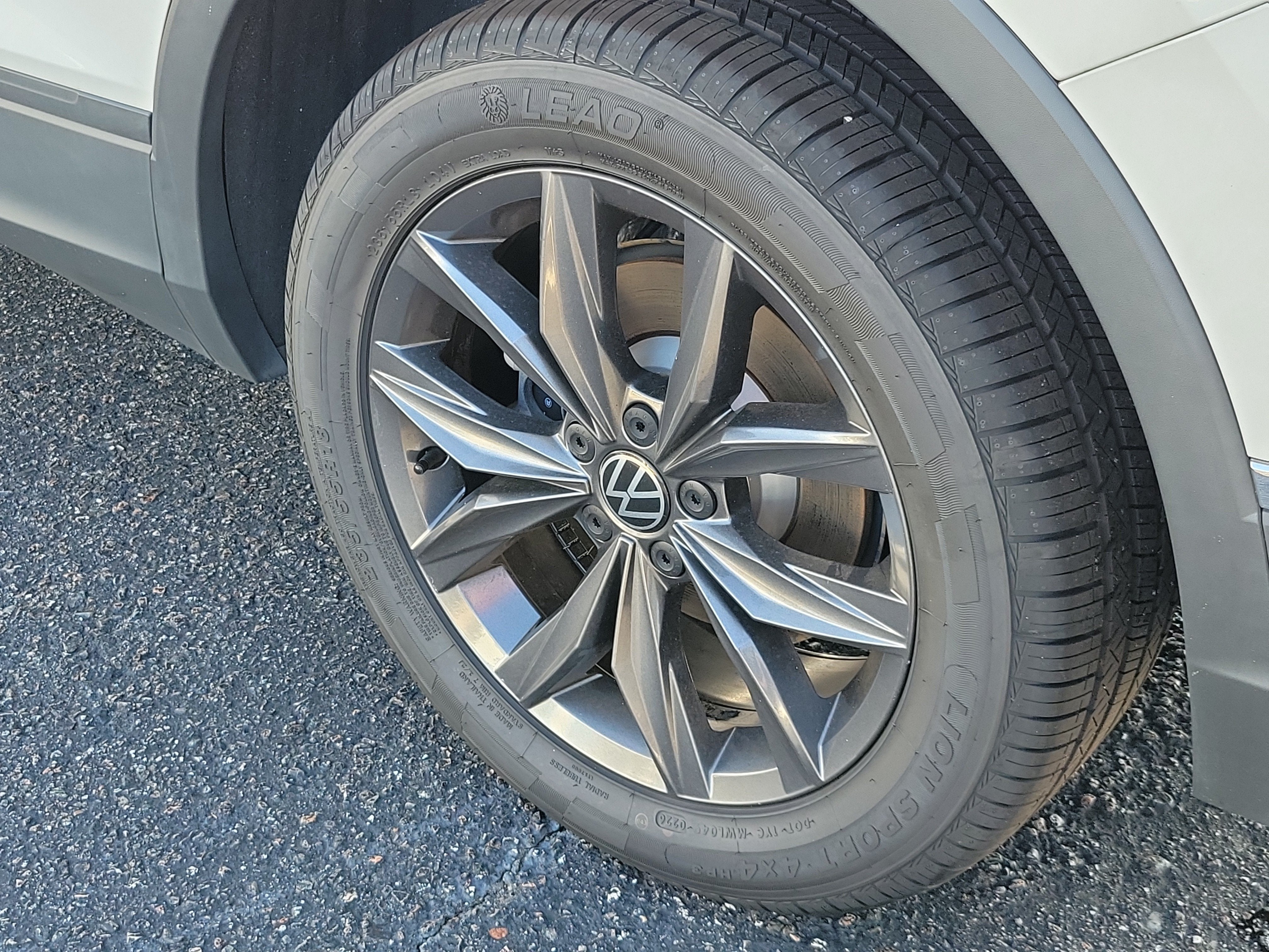 2023 Volkswagen Tiguan SE