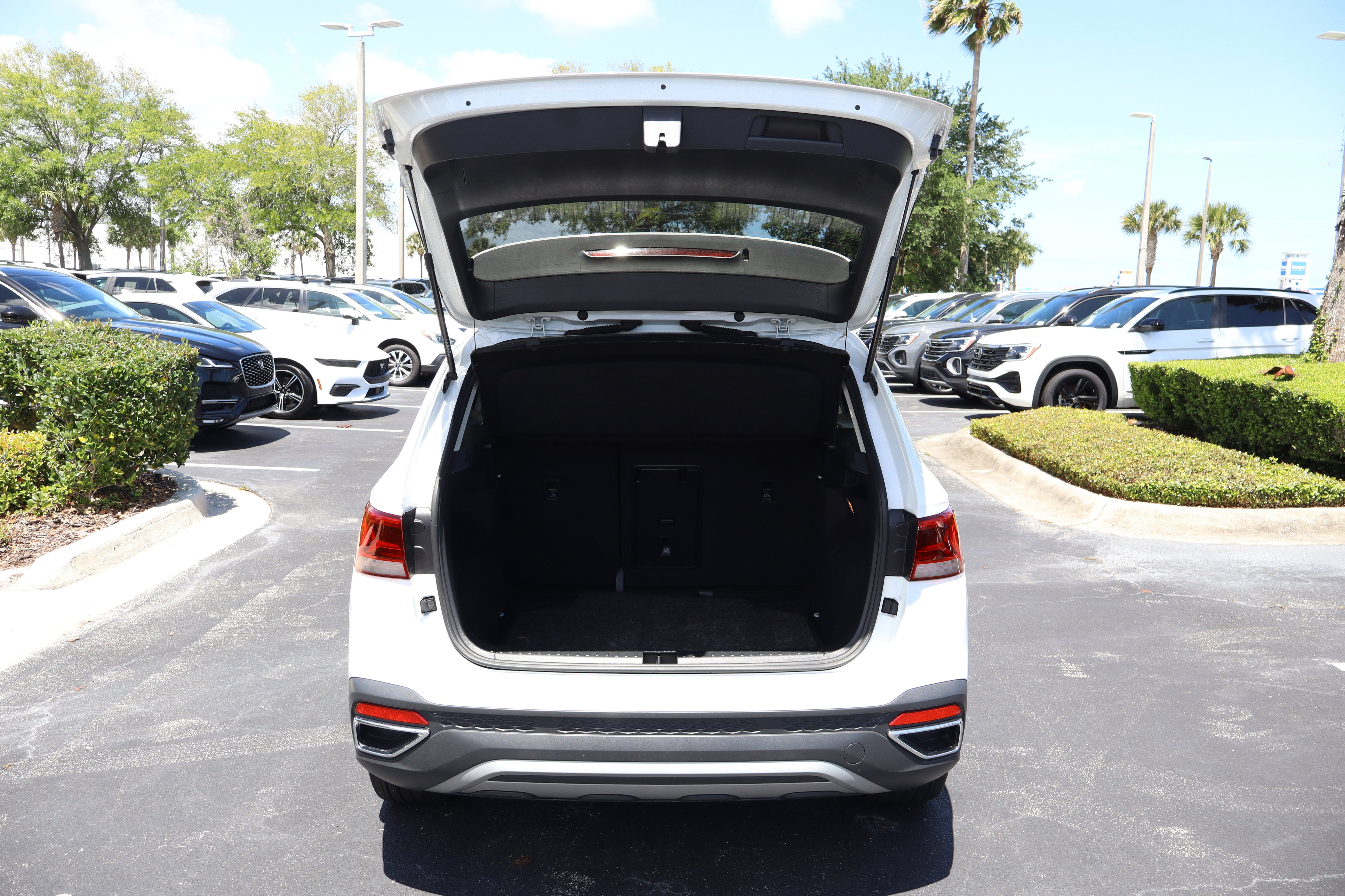 2023 Volkswagen Taos SE