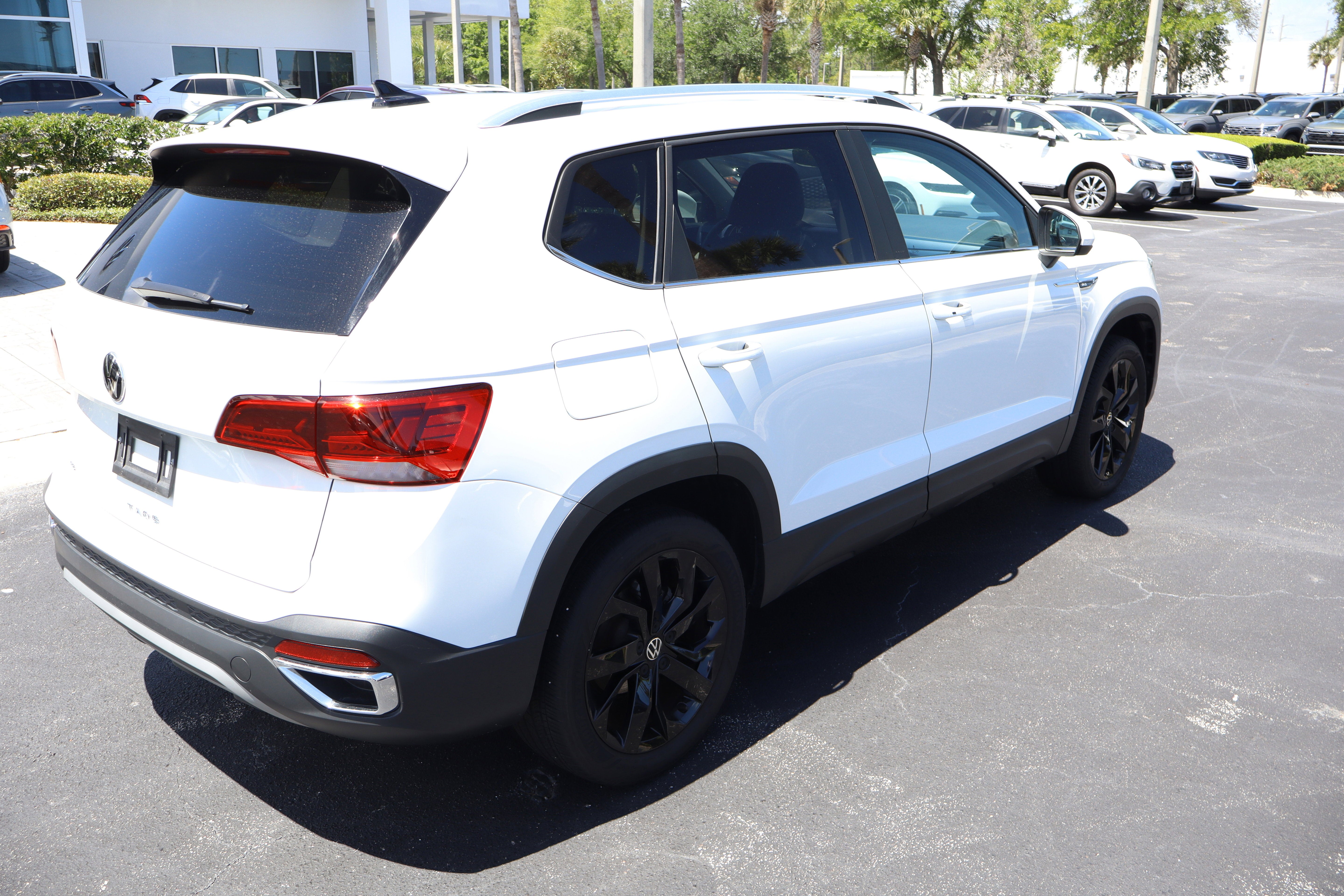 2023 Volkswagen Taos SE