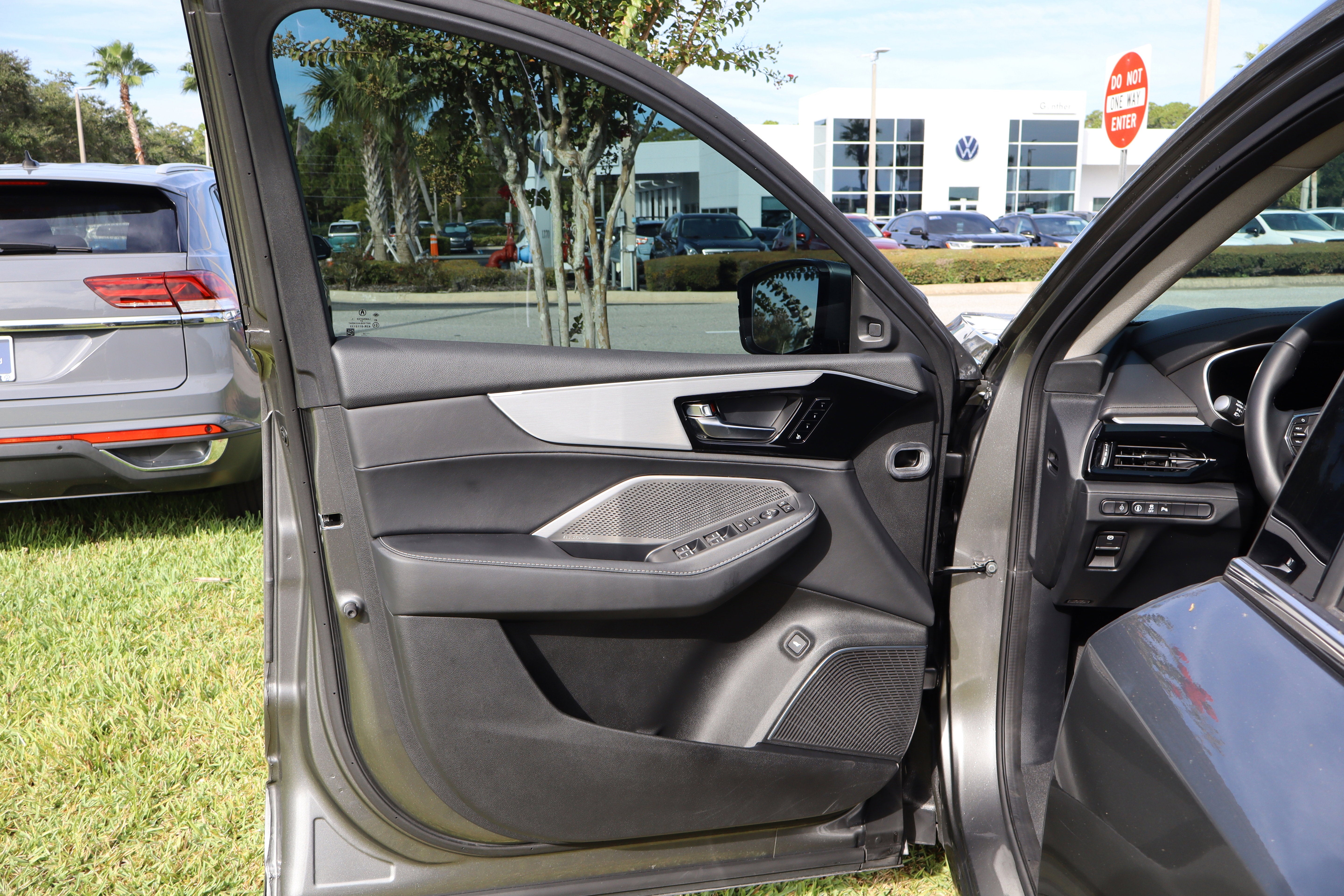 2023 Acura MDX w/Technology Package