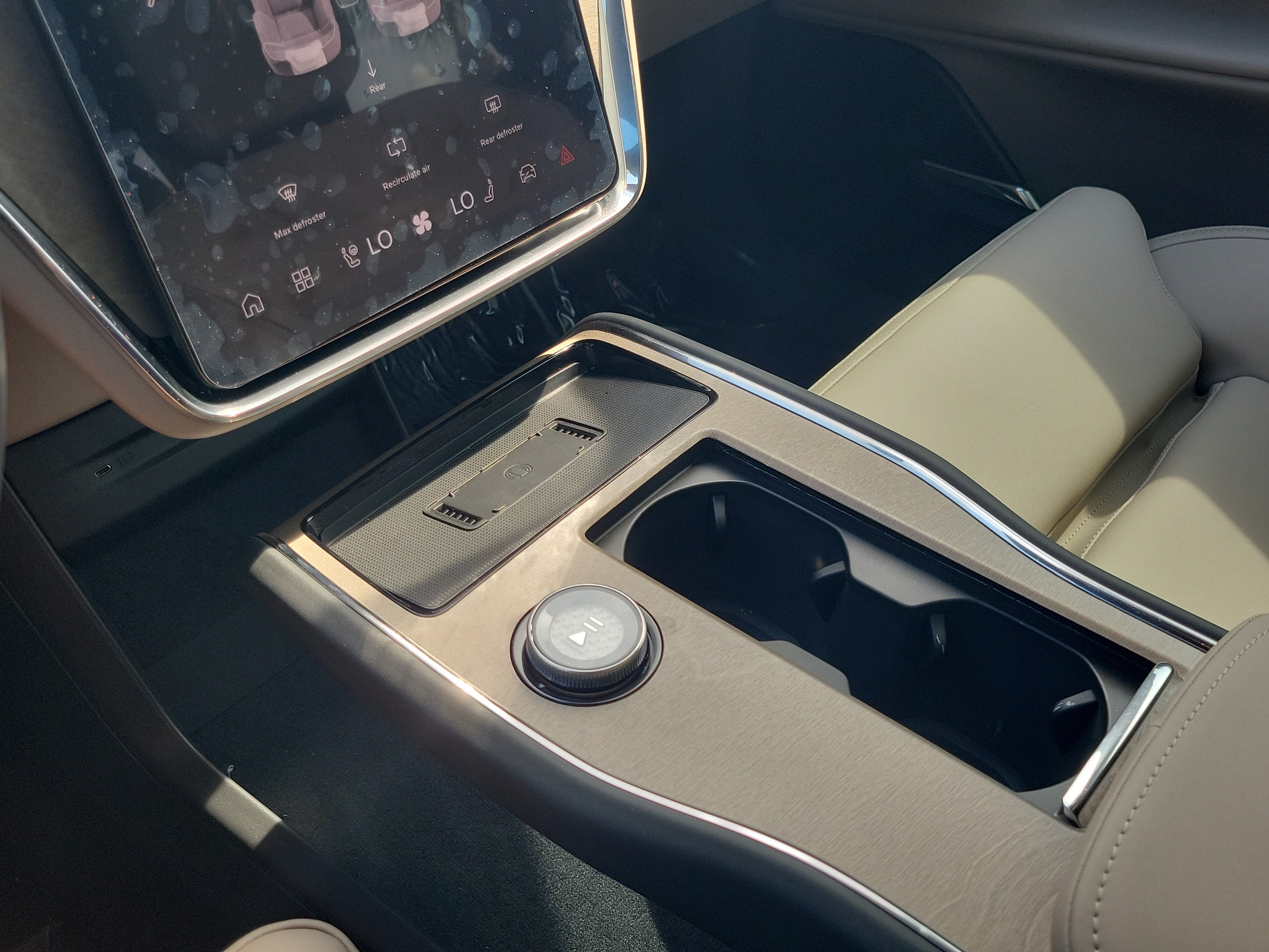 2026 Volvo EX90 Plus