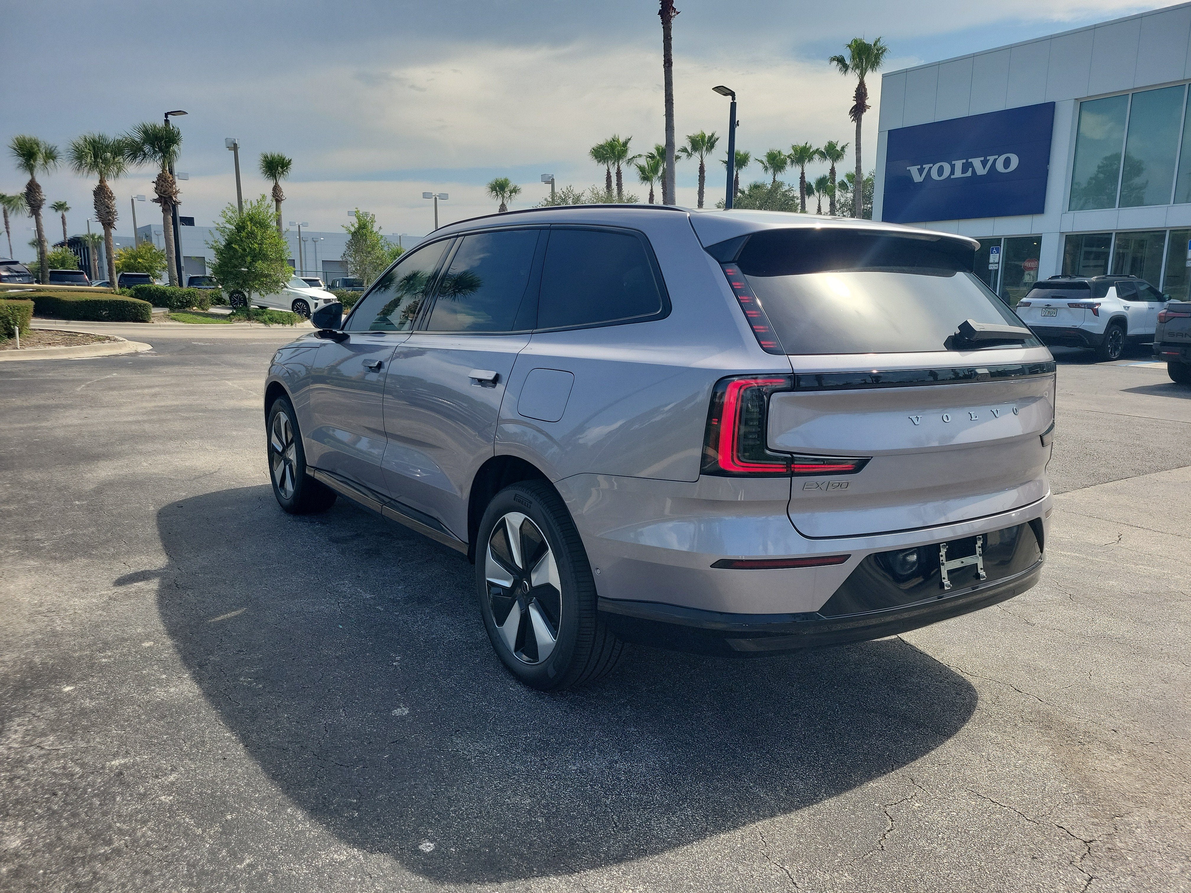 2026 Volvo EX90 Plus