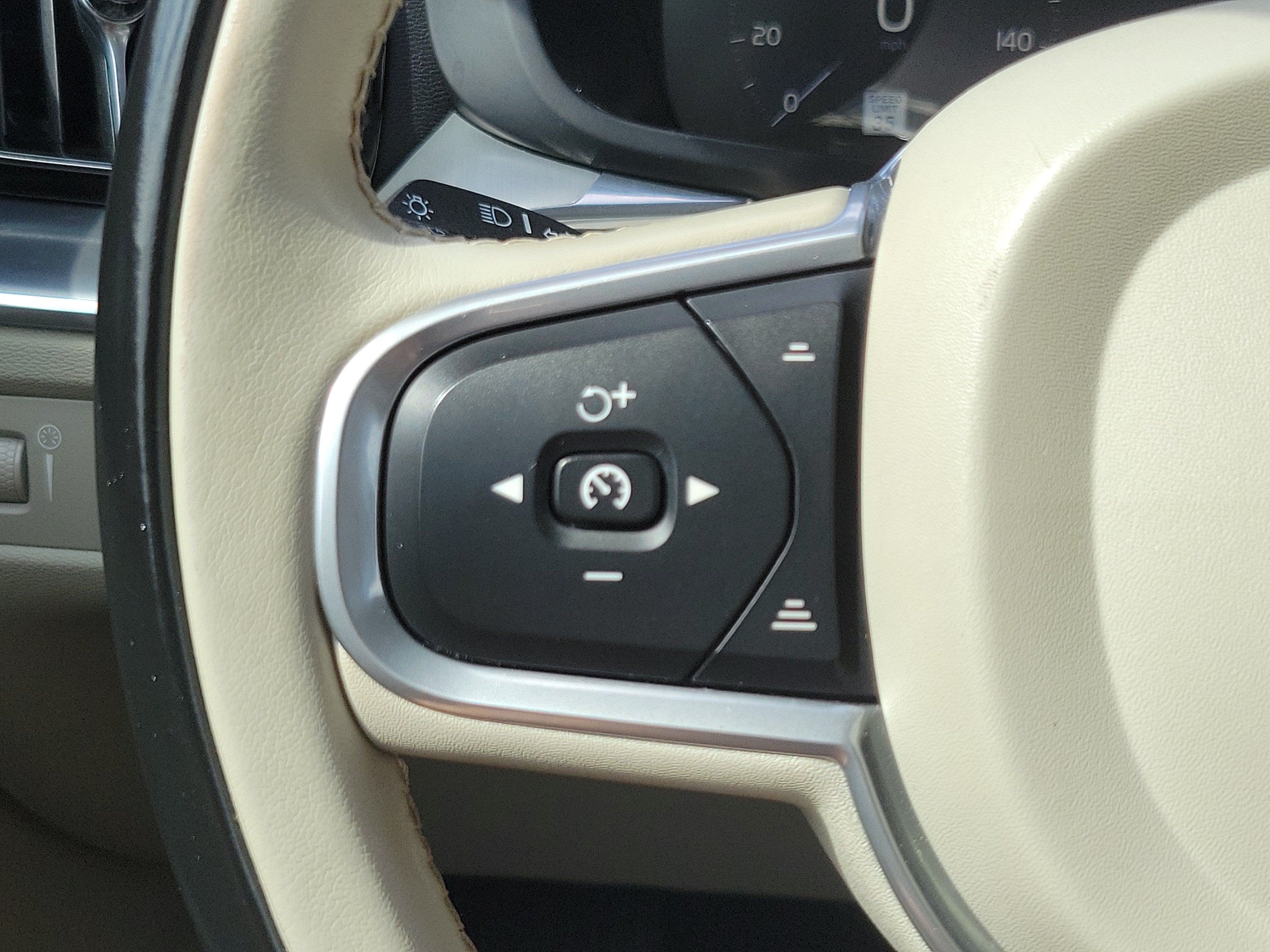 2018 Volvo XC60 Momentum
