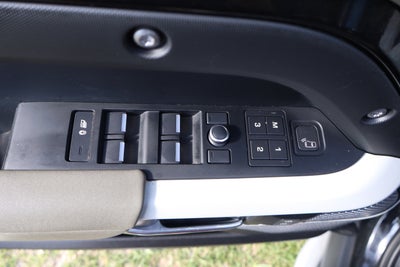 2021 Land Rover Defender SE