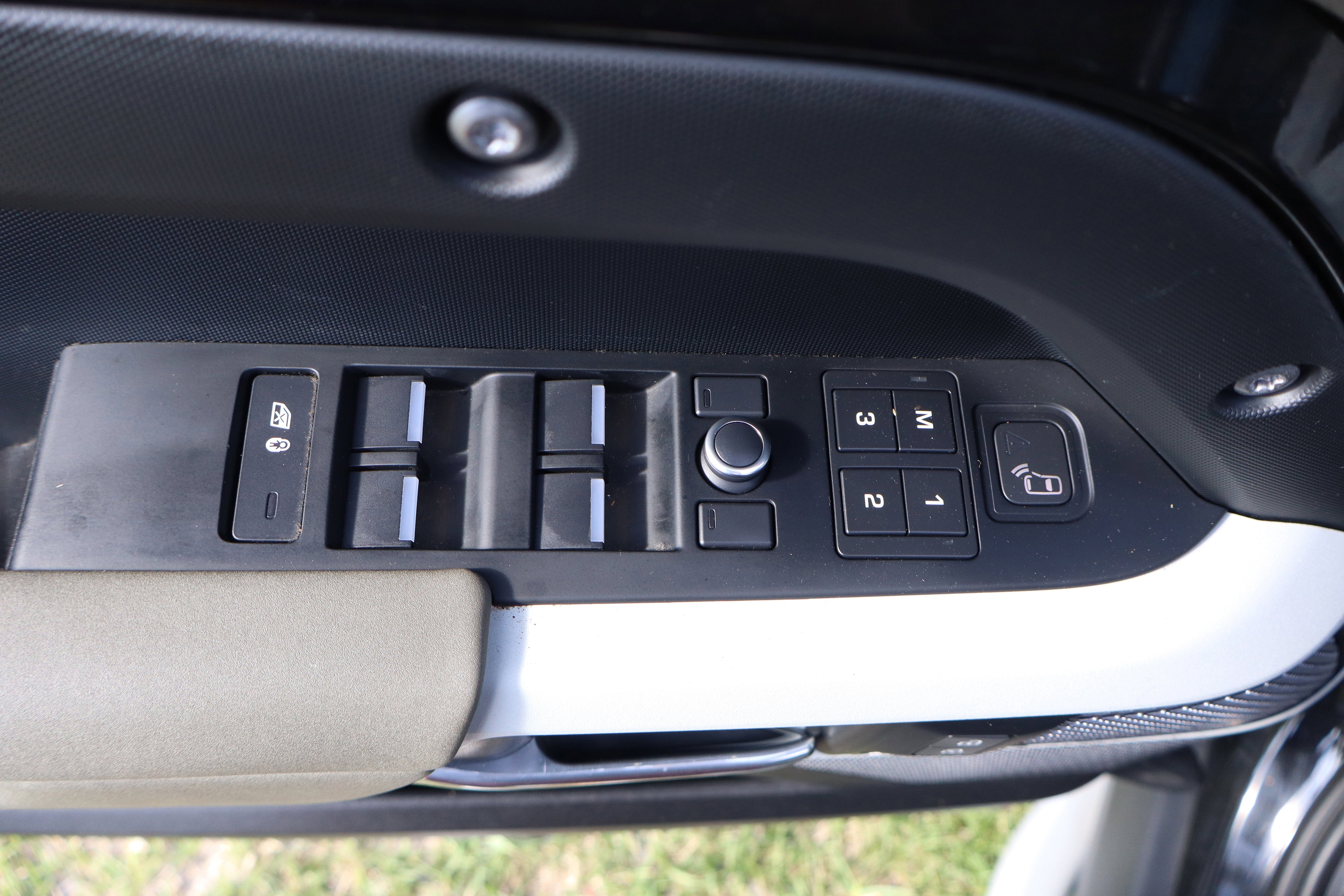 2021 Land Rover Defender SE